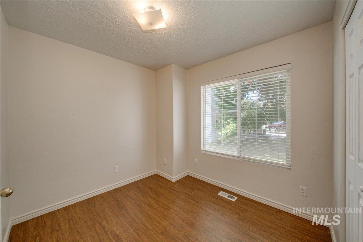 2119 W Roberts Ave Property Photo 10