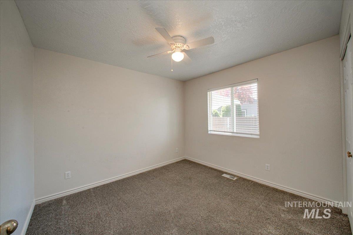 2119 W Roberts Ave Property Photo 14