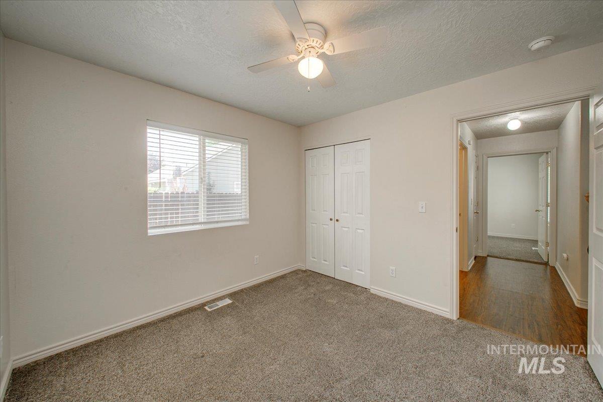 2119 W Roberts Ave Property Photo 15