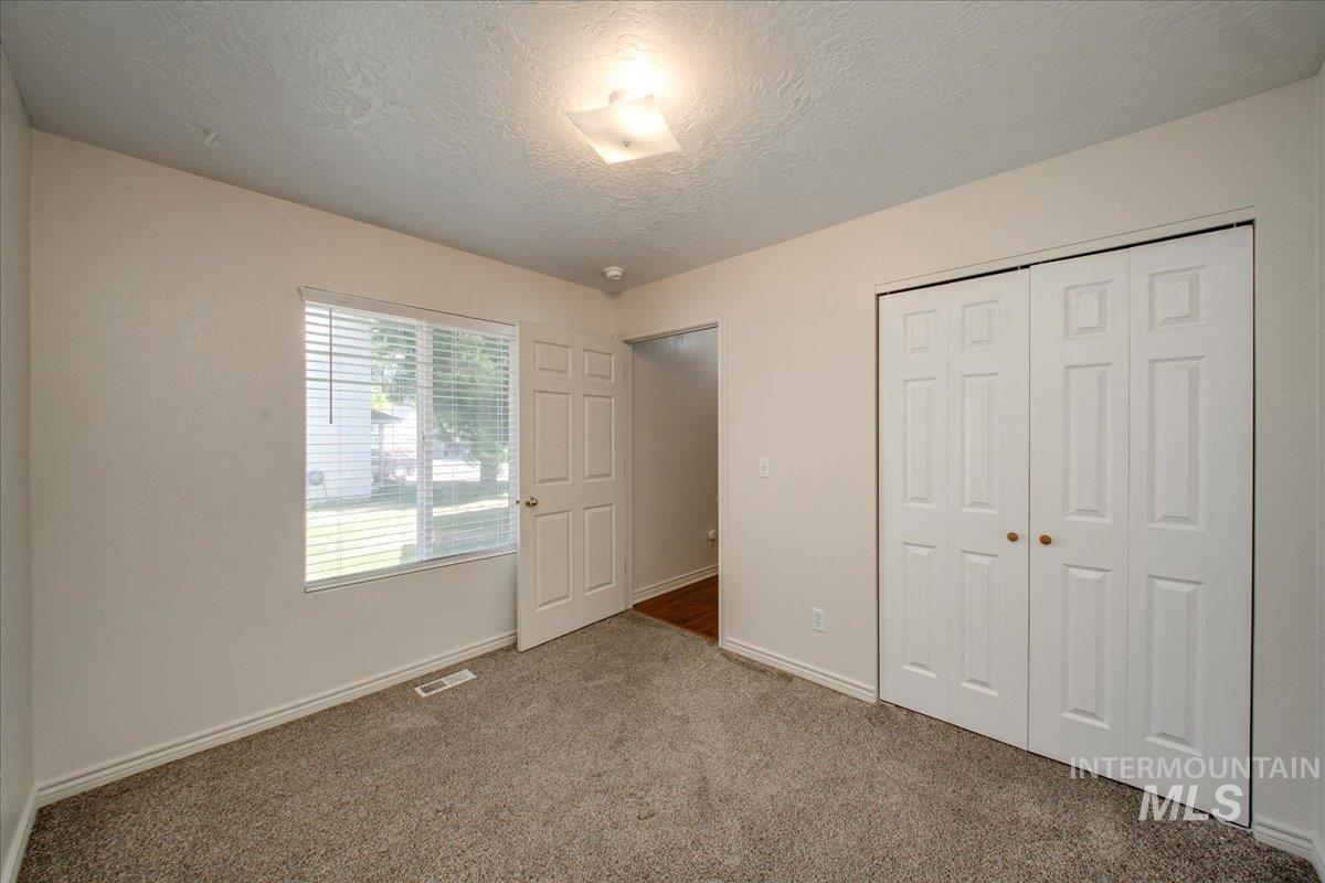 2119 W Roberts Ave Property Photo 17