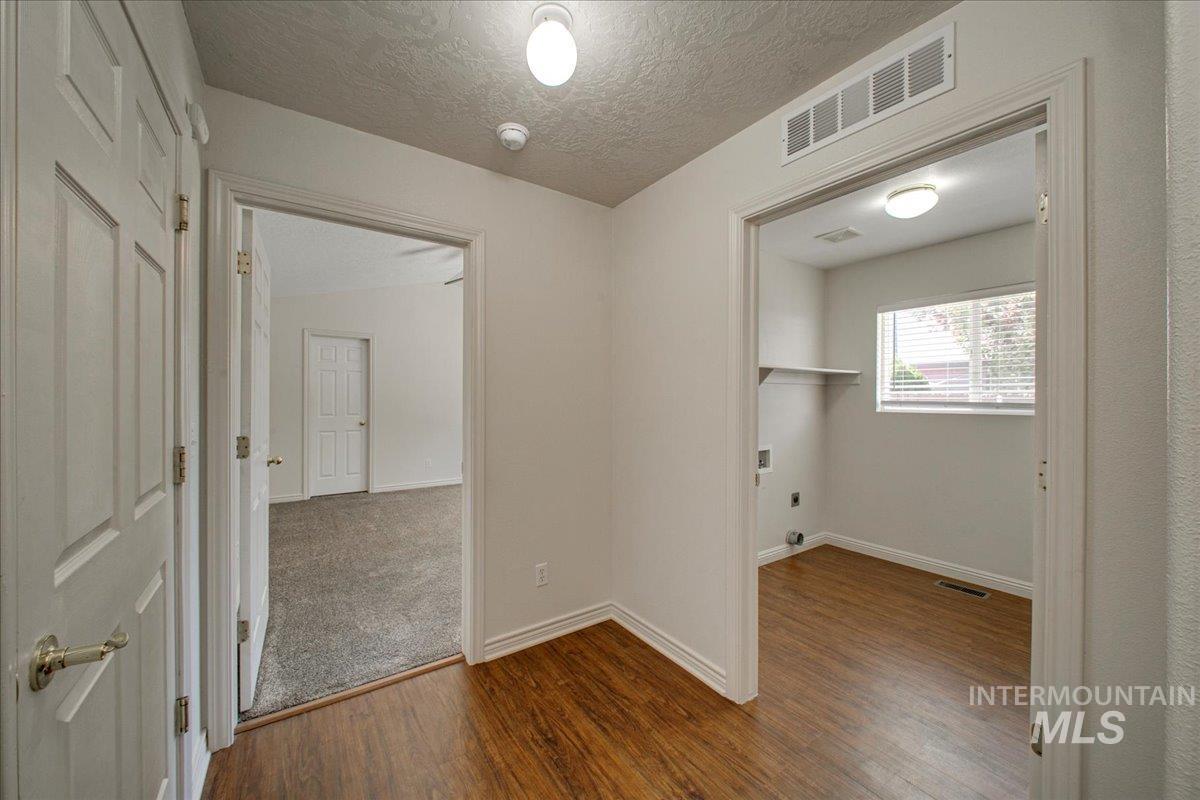2119 W Roberts Ave Property Photo 18