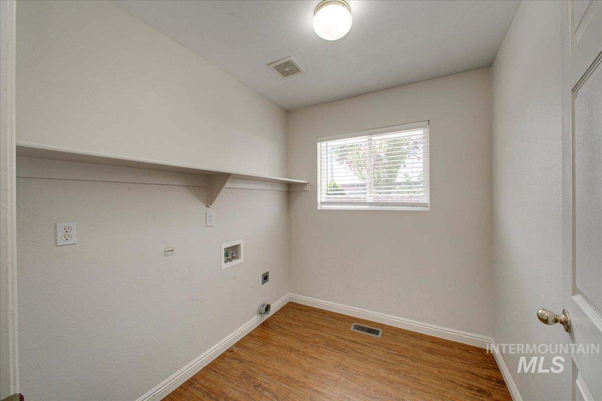 2119 W Roberts Ave Property Photo 19