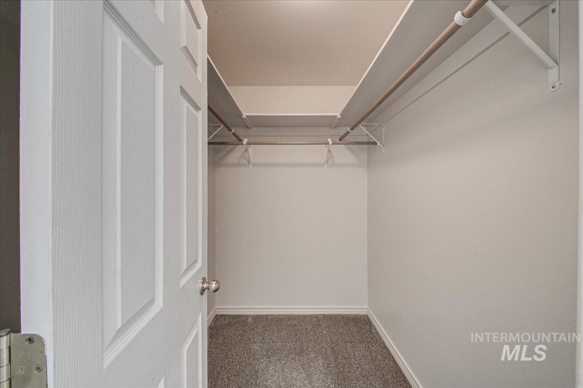 2119 W Roberts Ave Property Photo 22