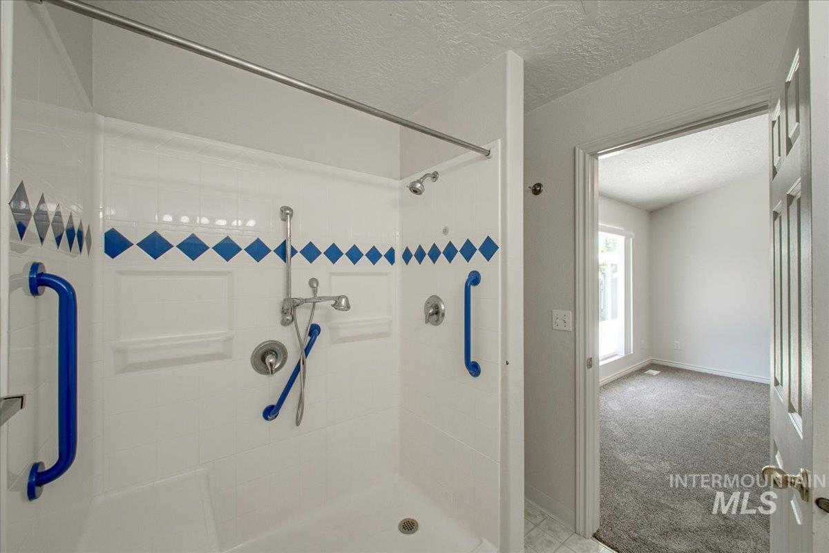 2119 W Roberts Ave Property Photo 25