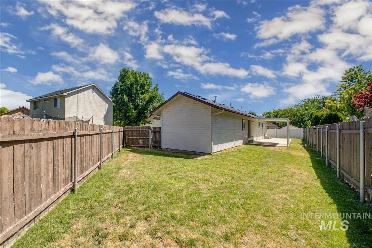 2119 W Roberts Ave Property Photo 30