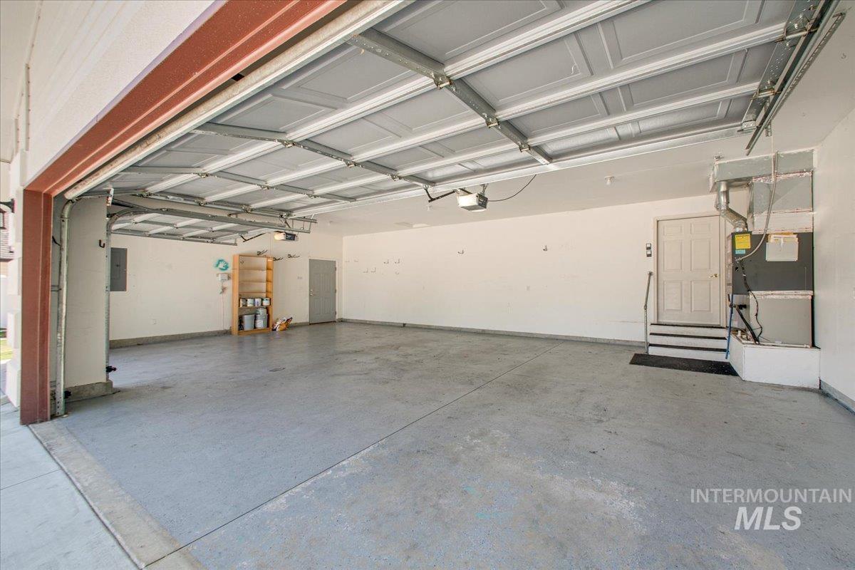 2119 W Roberts Ave Property Photo 32