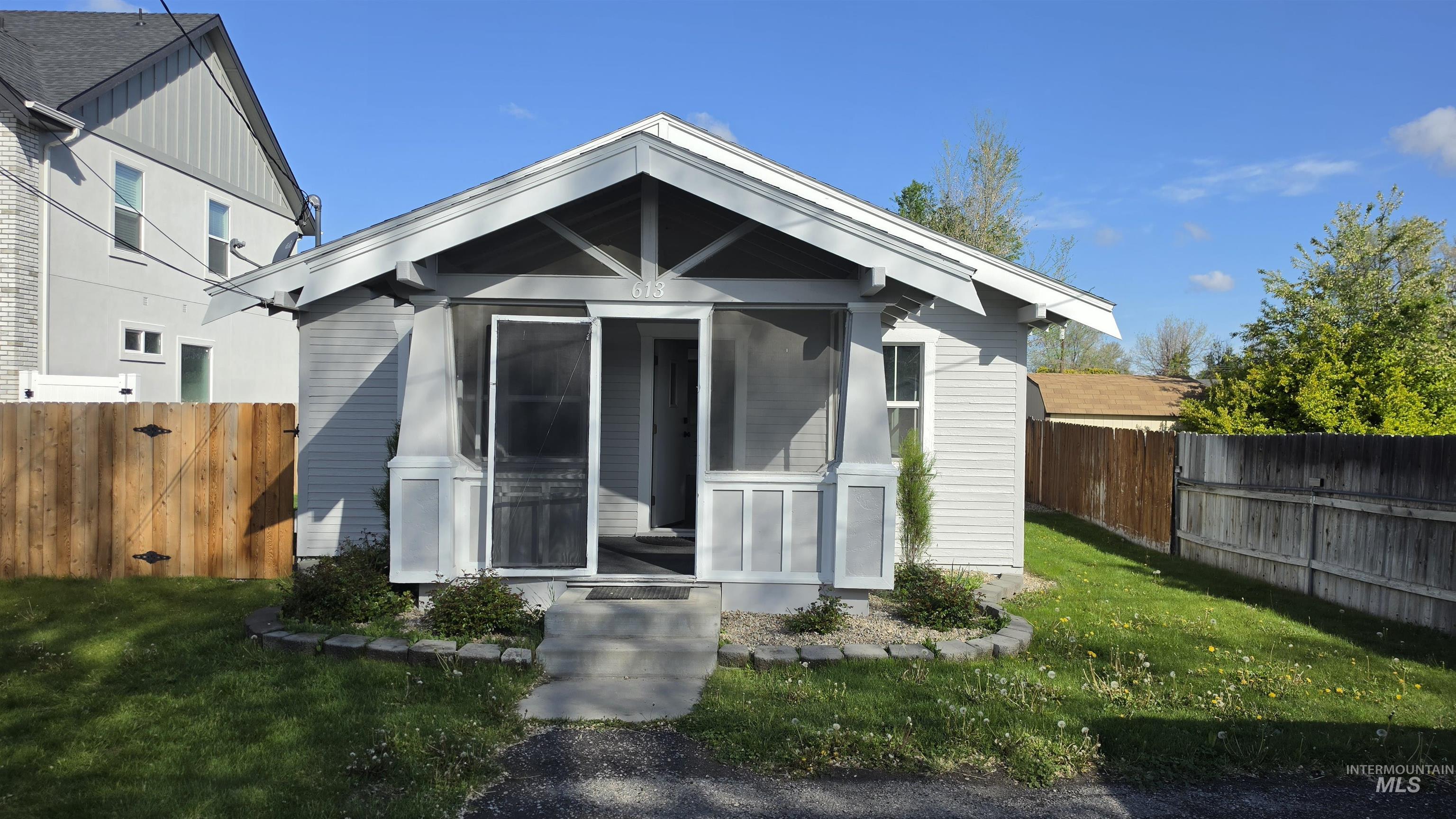 613 8th St. S. Property Photo 1