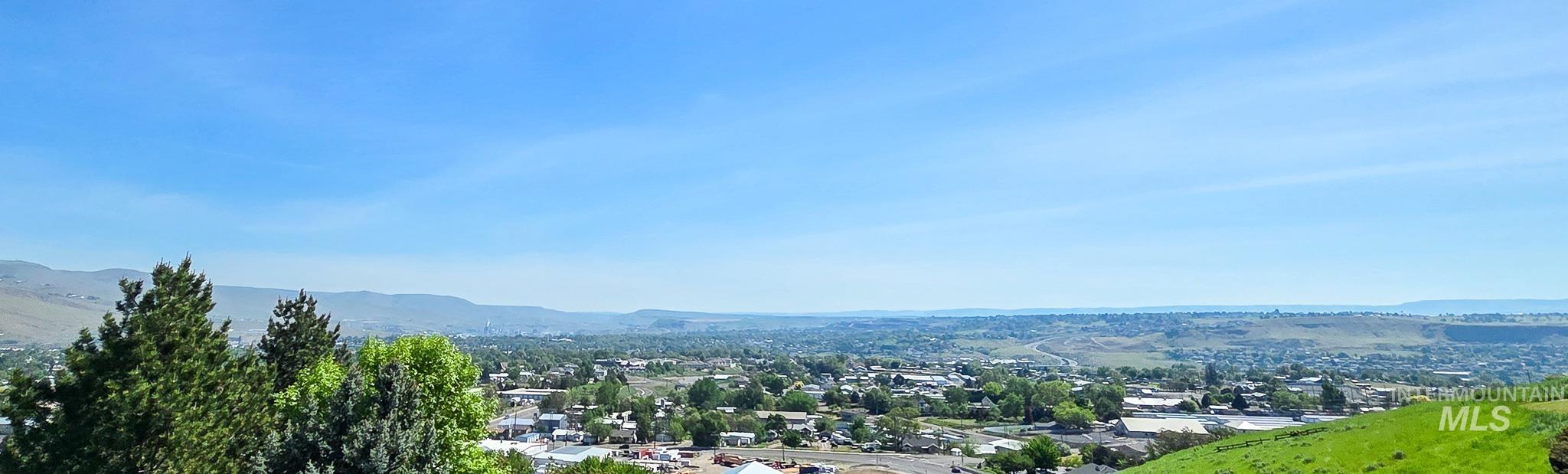 1808 Valleyview Property Photo 3