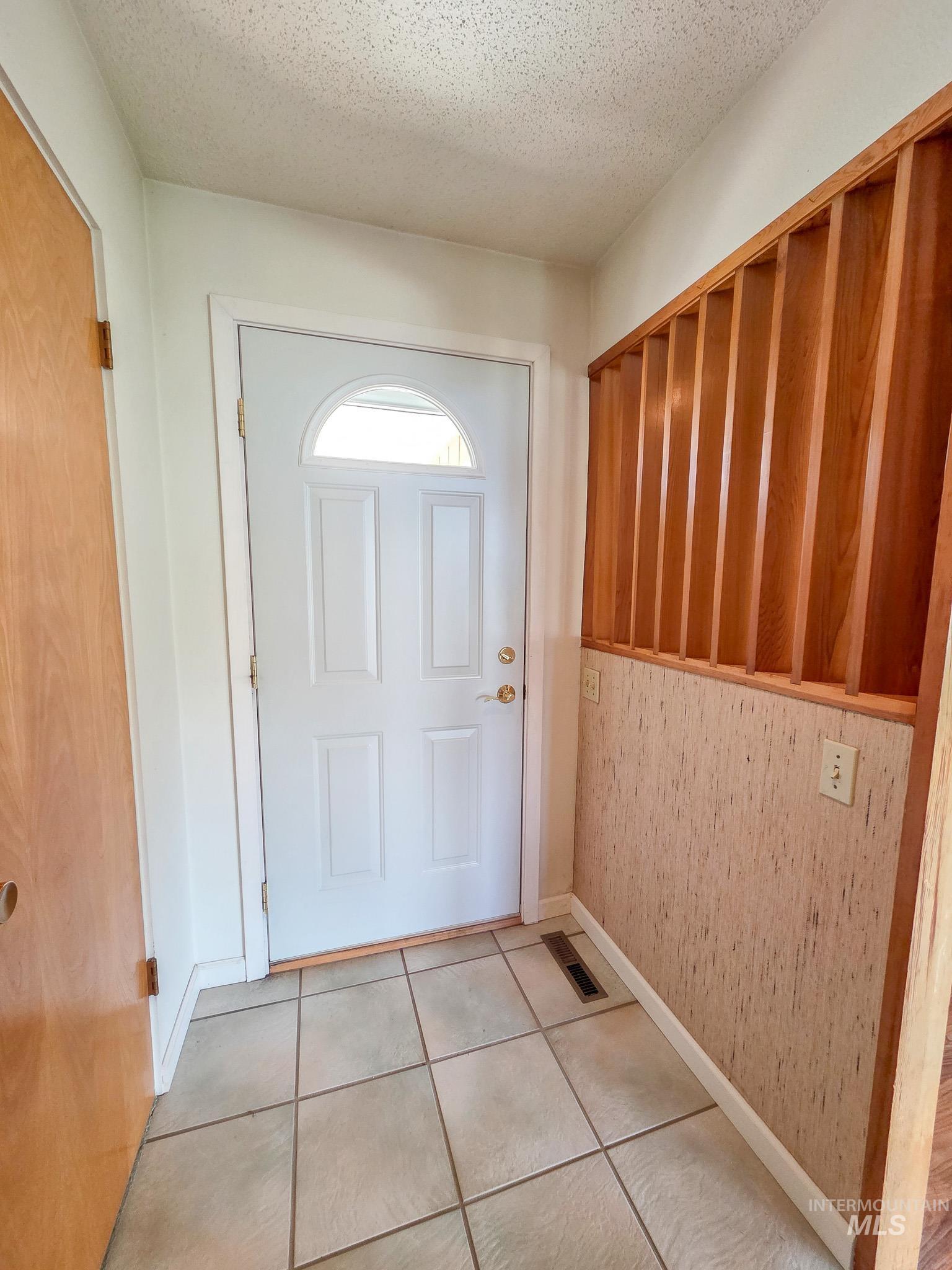 1808 Valleyview Property Photo 4