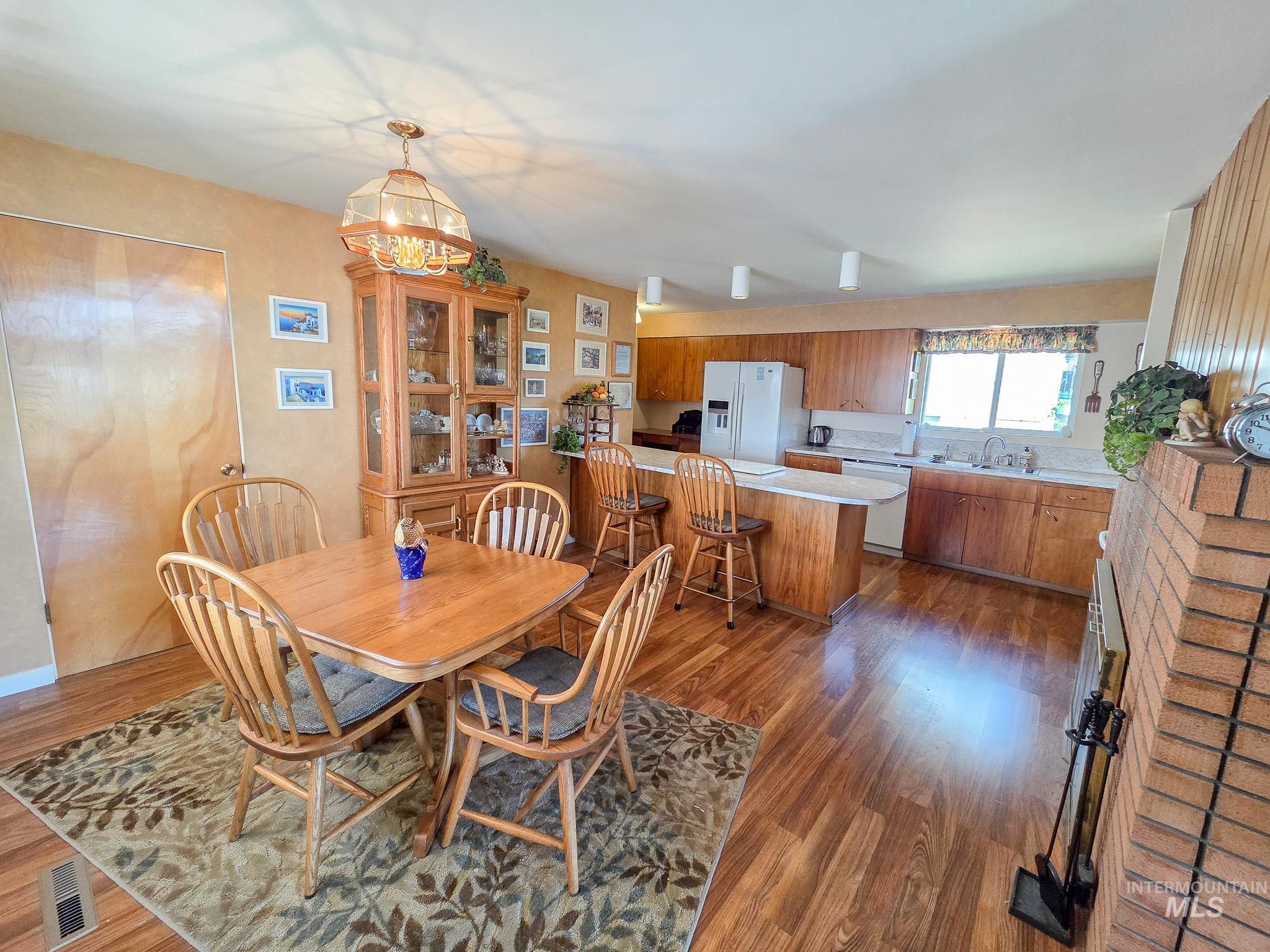 1808 Valleyview Property Photo 5
