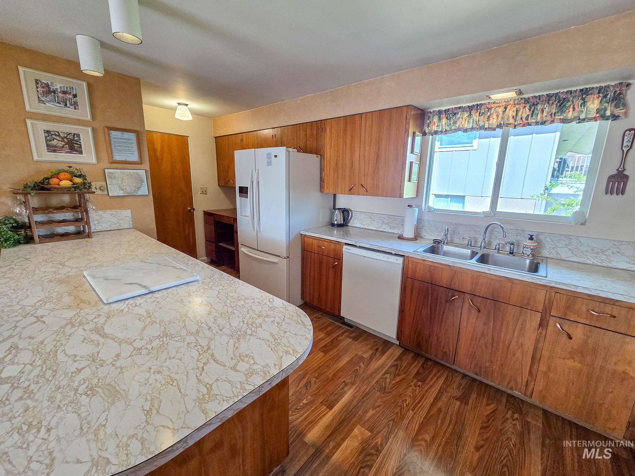 1808 Valleyview Property Photo 7