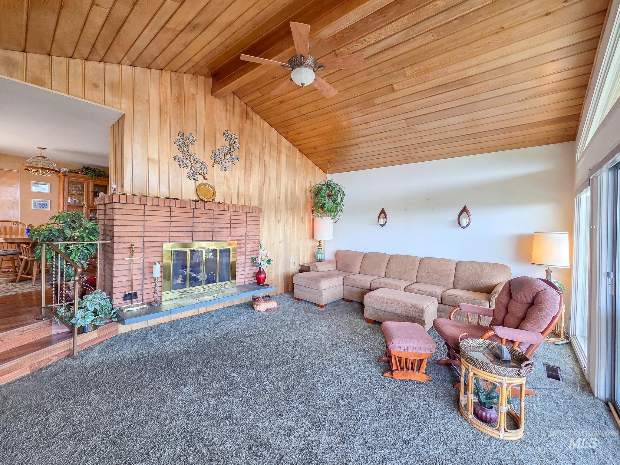 1808 Valleyview Property Photo 9