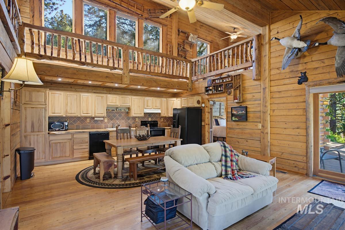 461 Hilltop Road Property Photo 8