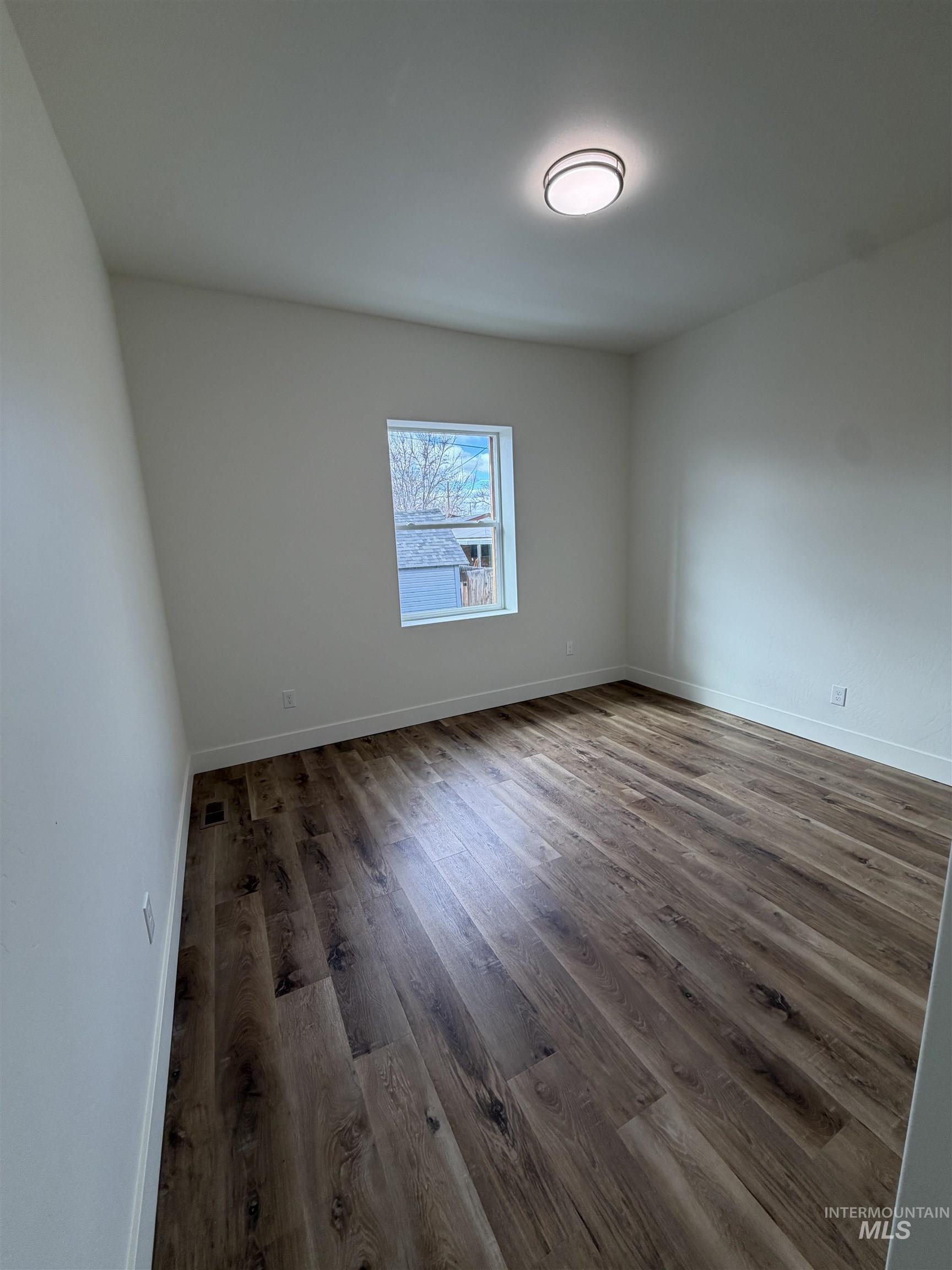 703 Locust St. Property Photo 3