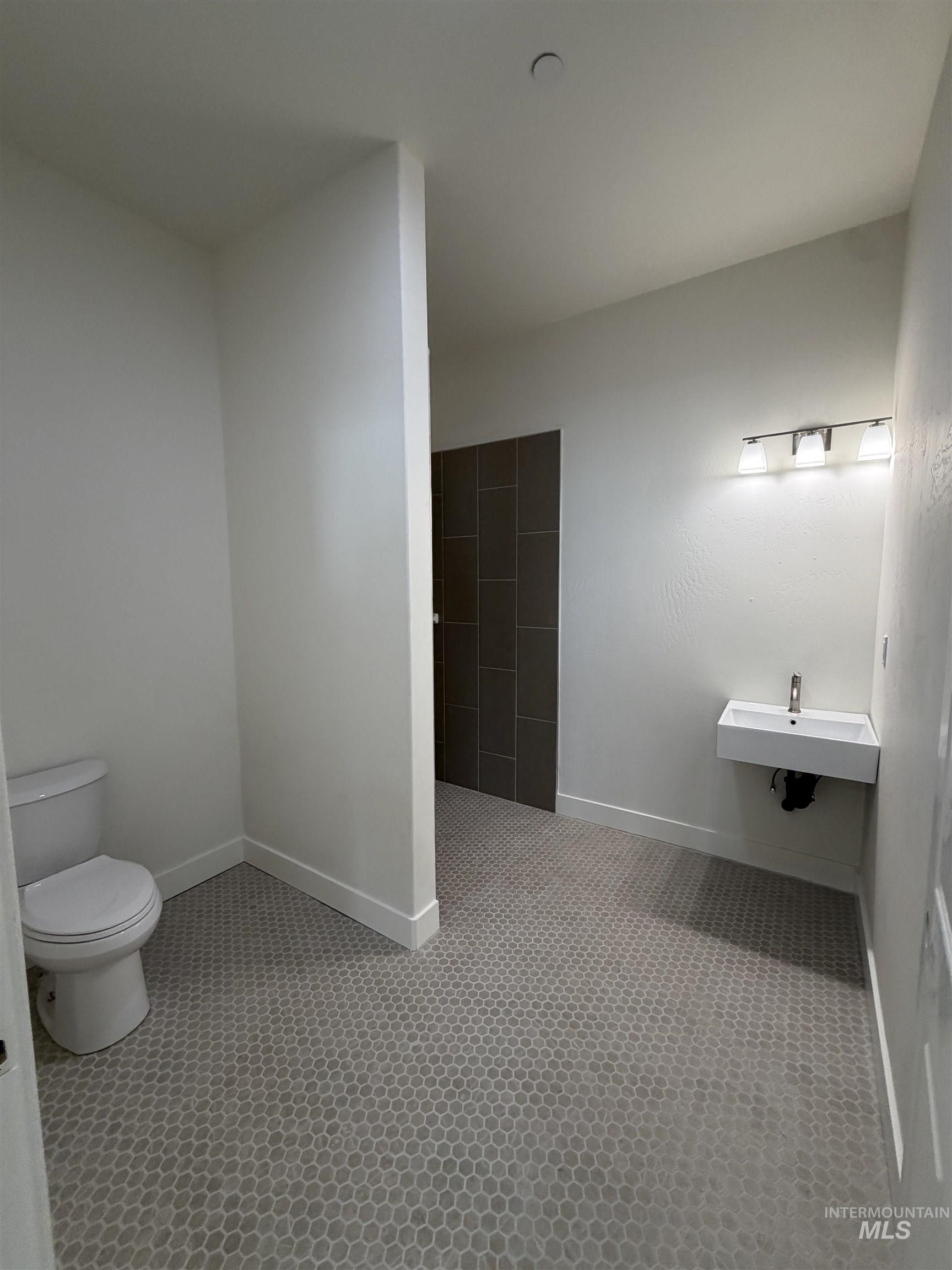 703 Locust St. Property Photo 8