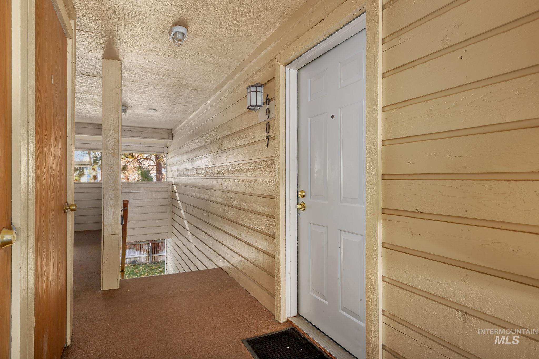 6907 W Colehaven Lane Property Photo 4