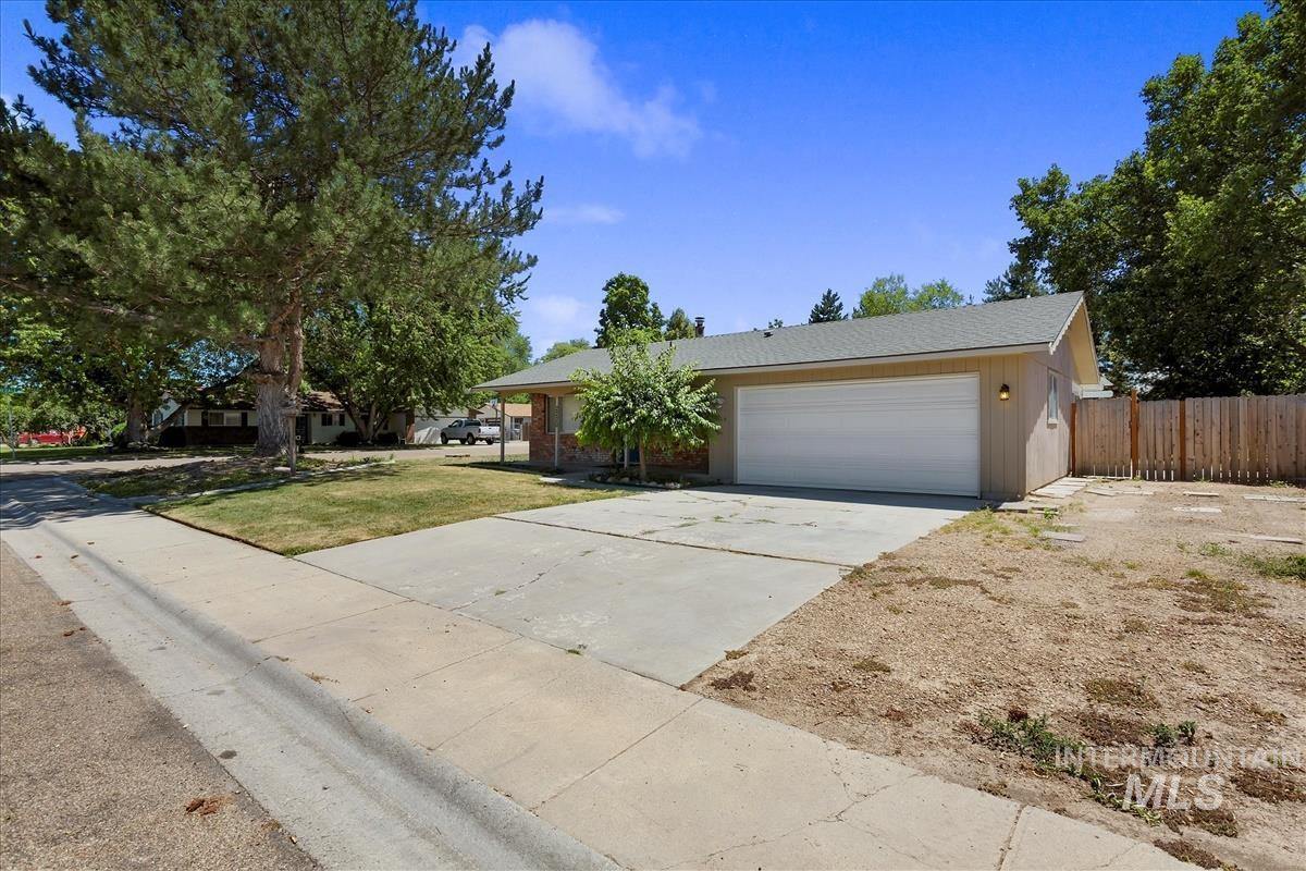 2220 Big Sky St Property Photo 3