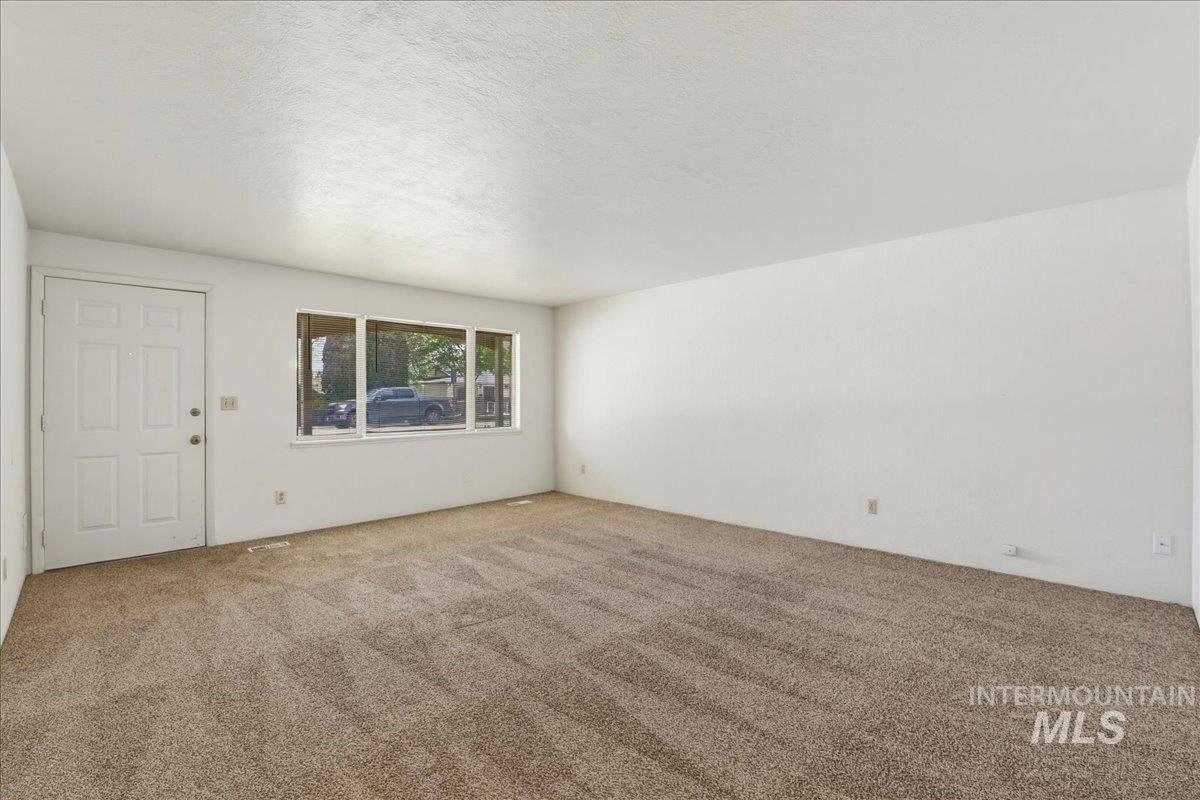 2220 Big Sky St Property Photo 27