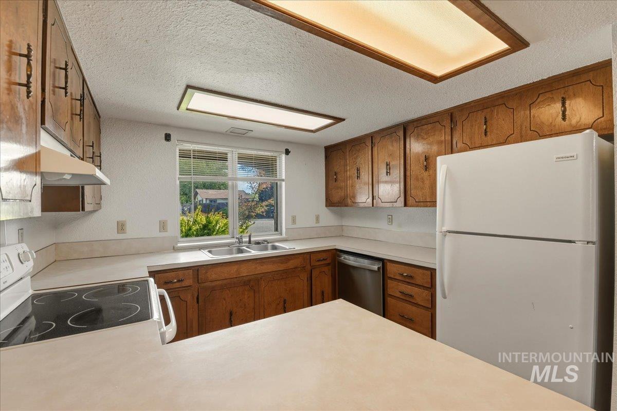2220 Big Sky St Property Photo 32