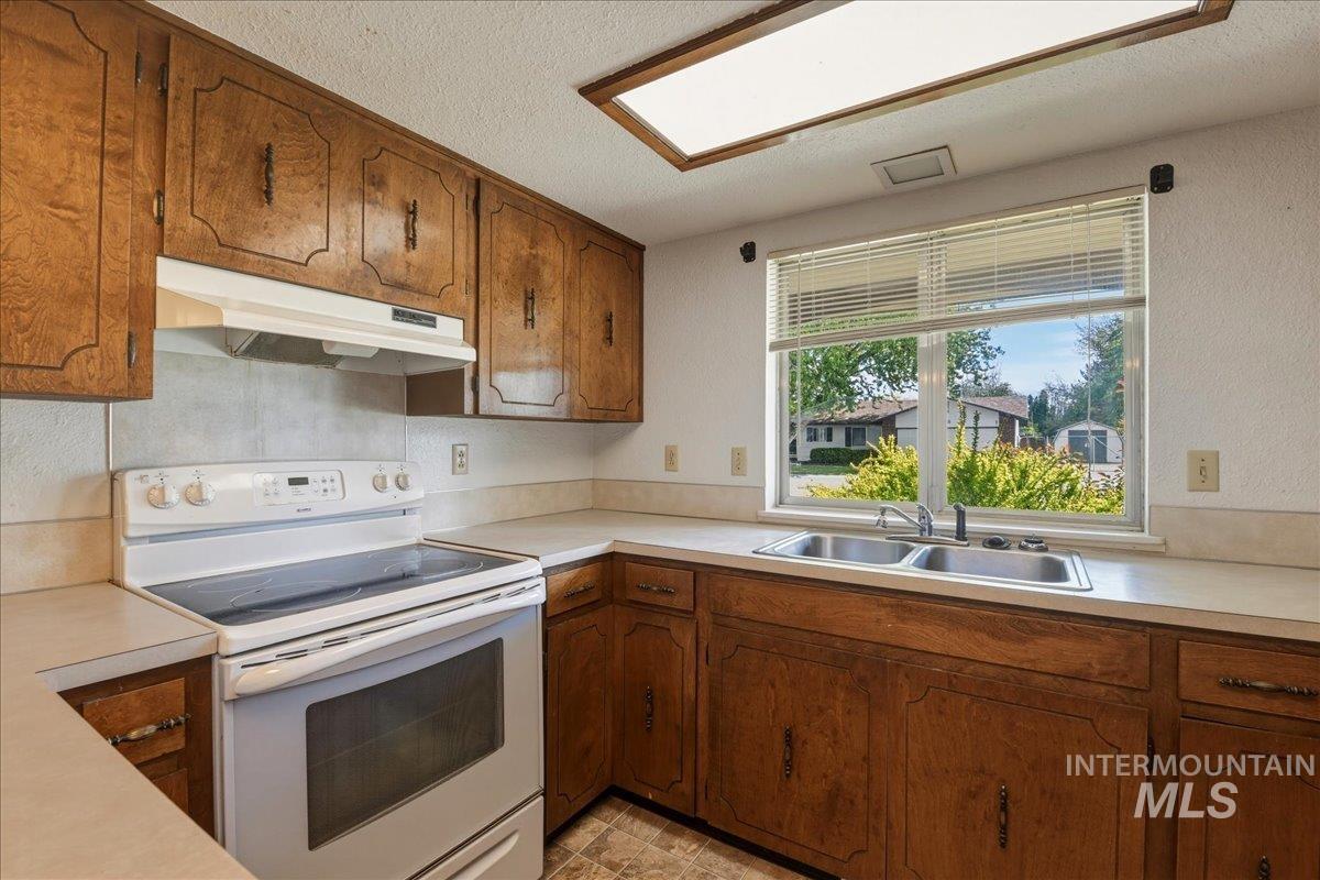 2220 Big Sky St Property Photo 33