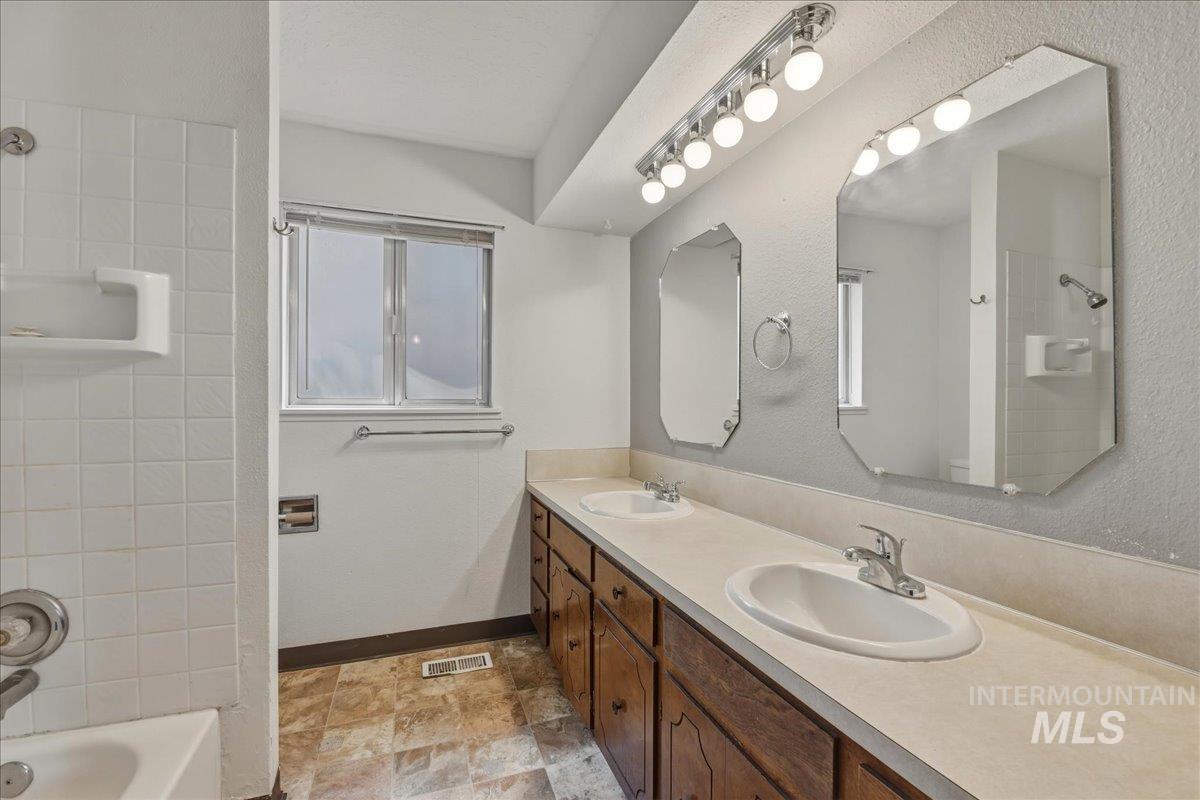 2220 Big Sky St Property Photo 37