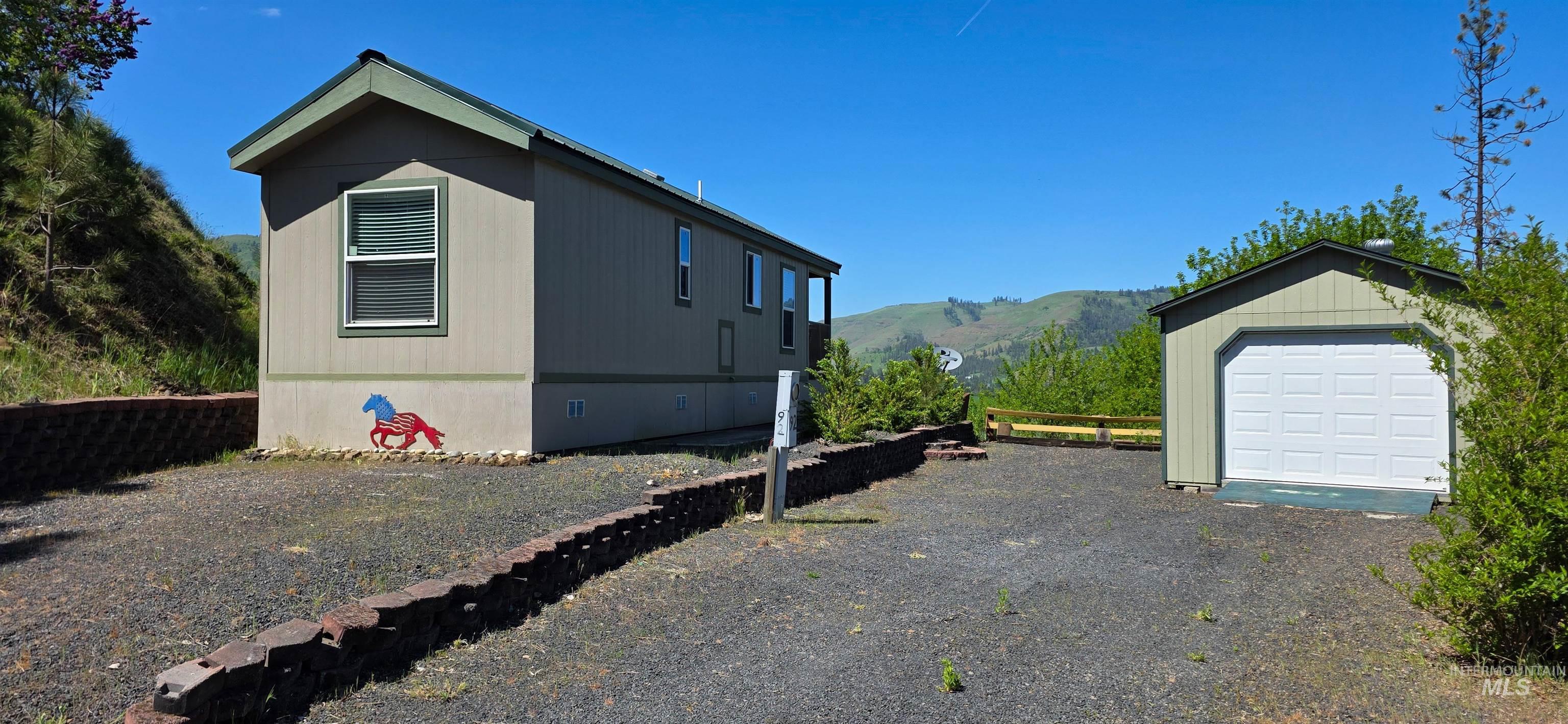 106 Lolo St Property Photo 4