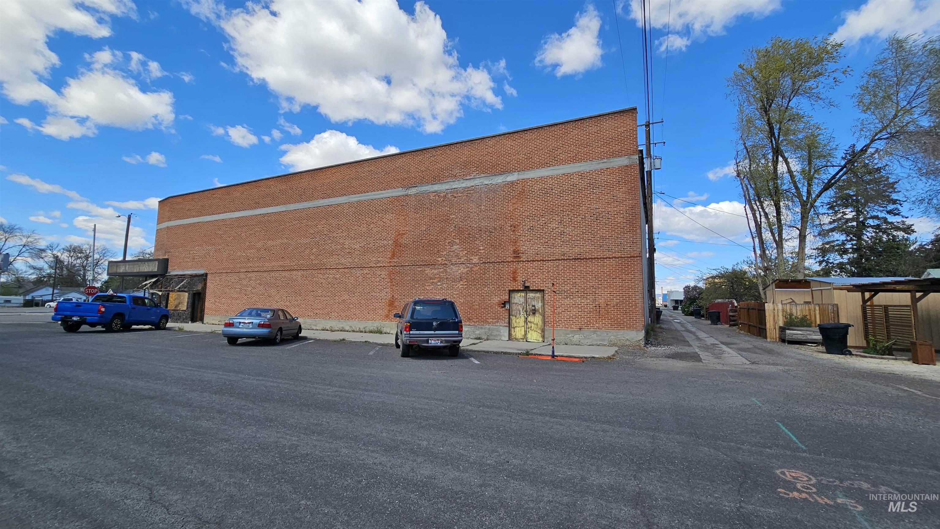 546 Main Street Property Photo 2