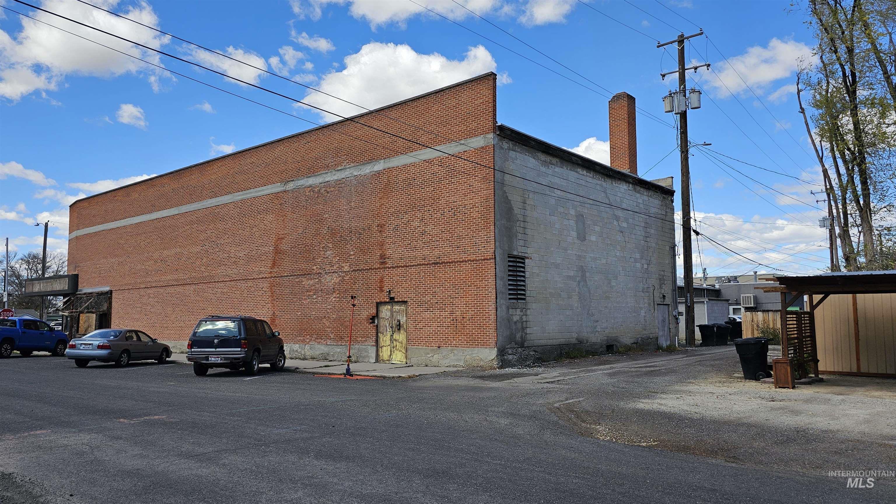 546 Main Street Property Photo 3