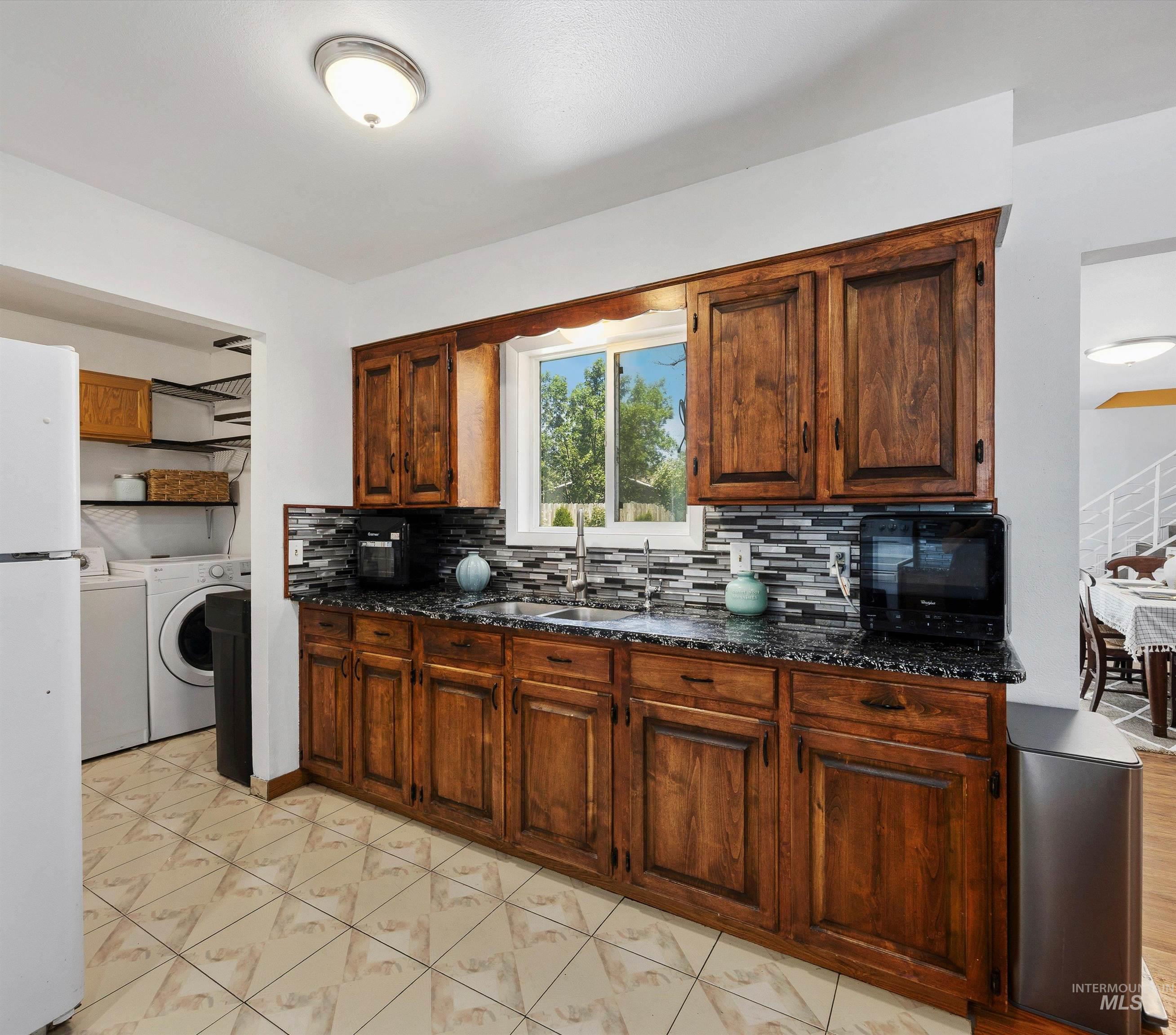 106 Maplewood Cr Property Photo 2