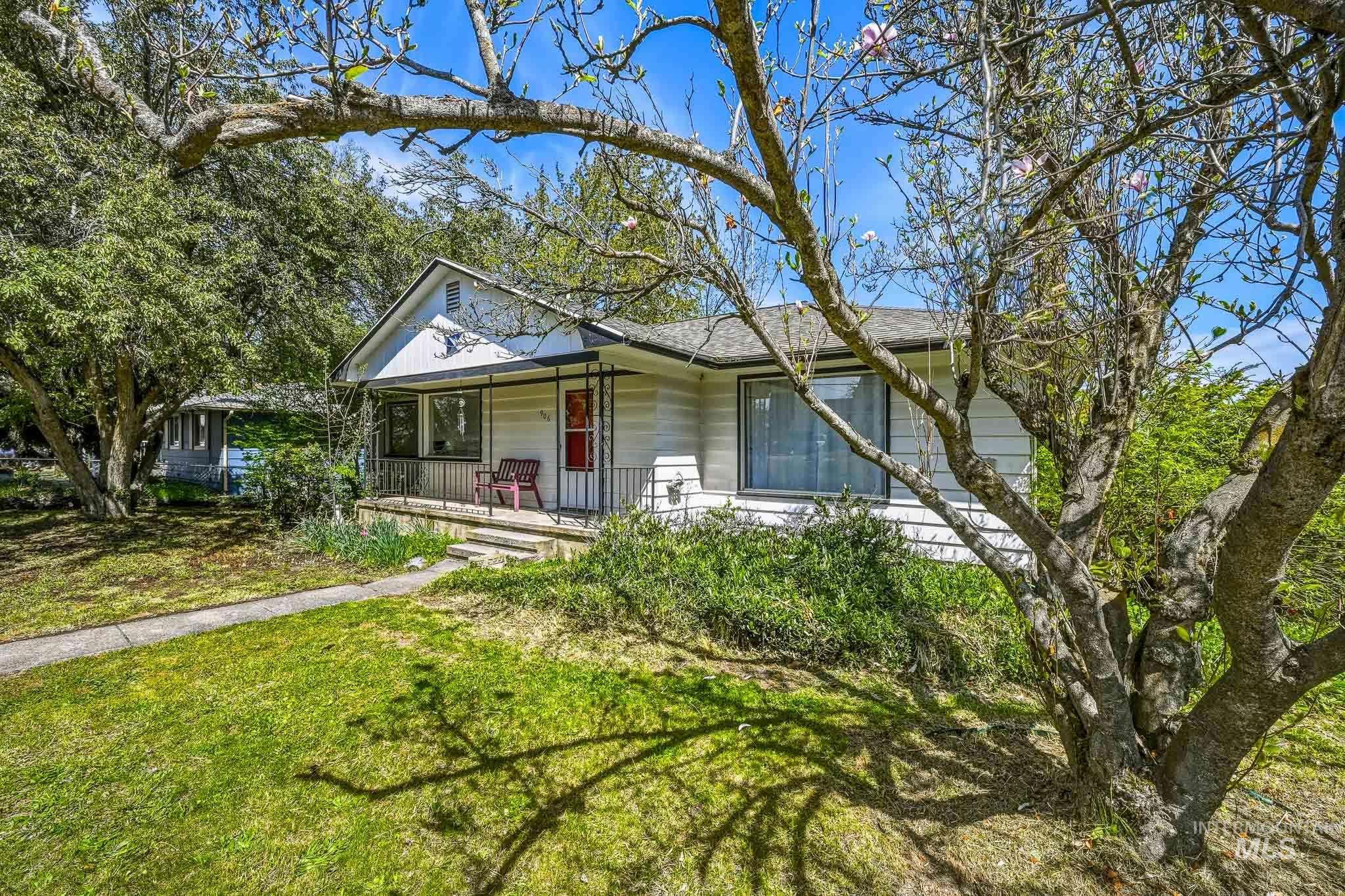 906 Orchard Ave. Property Photo 1