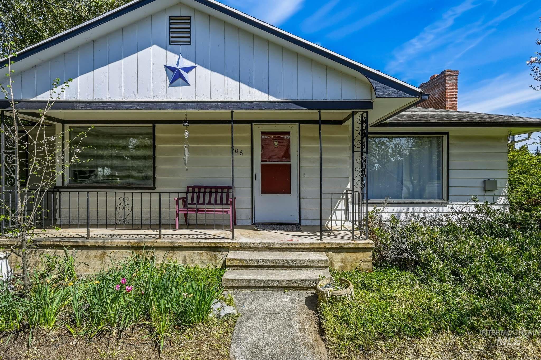 906 Orchard Ave. Property Photo 2