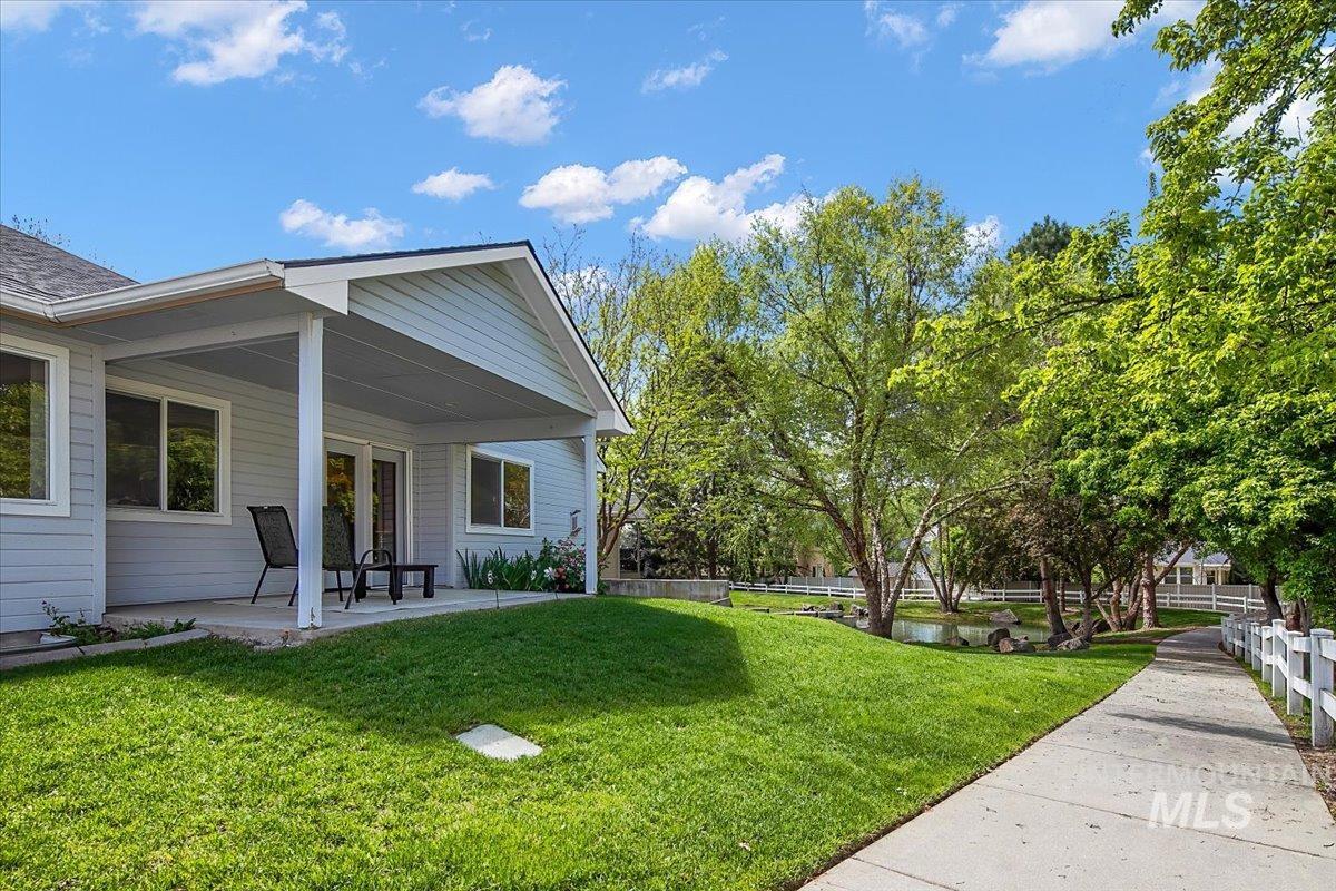 725 N Eagle Road Property Photo 4