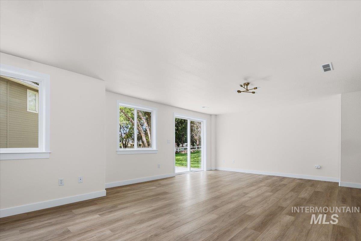 725 N Eagle Road Property Photo 27