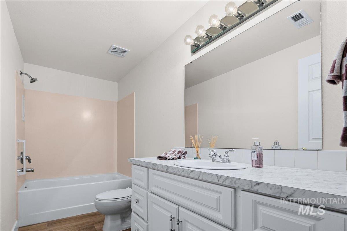 725 N Eagle Road Property Photo 31