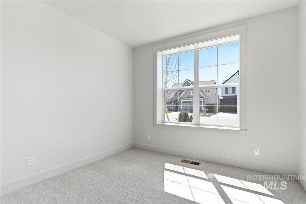 2541 E Tenzing Dr Property Photo 18