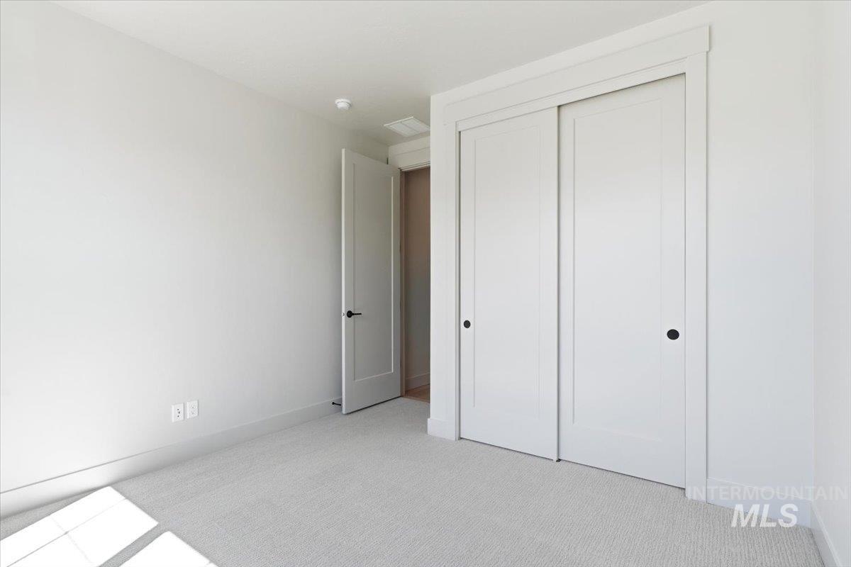 2541 E Tenzing Dr Property Photo 19