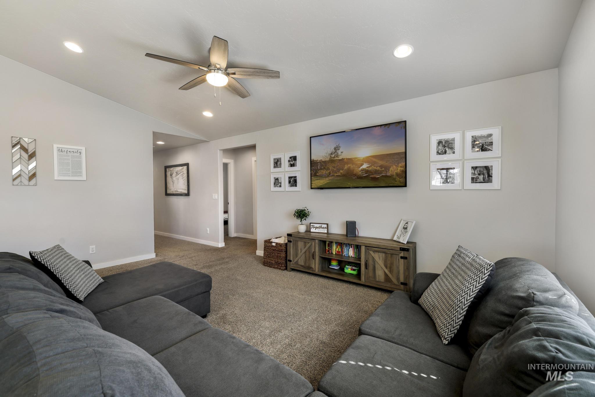2207 Bills Way Property Photo 7