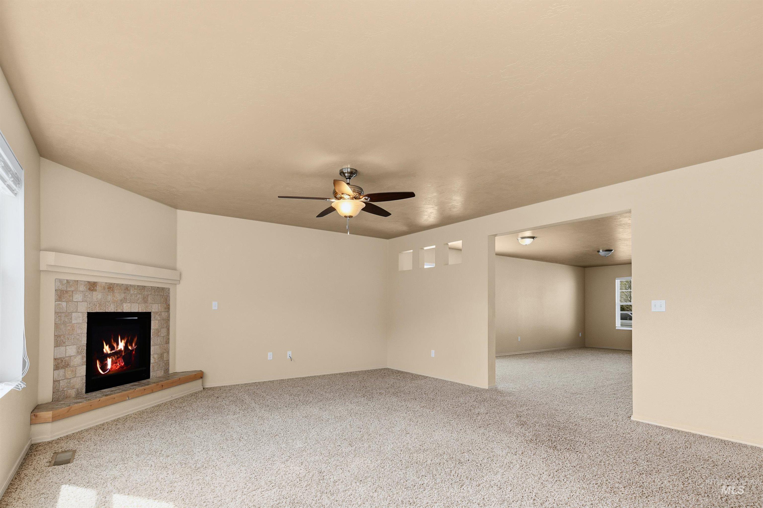 243 W White Sands Dr Property Photo 8