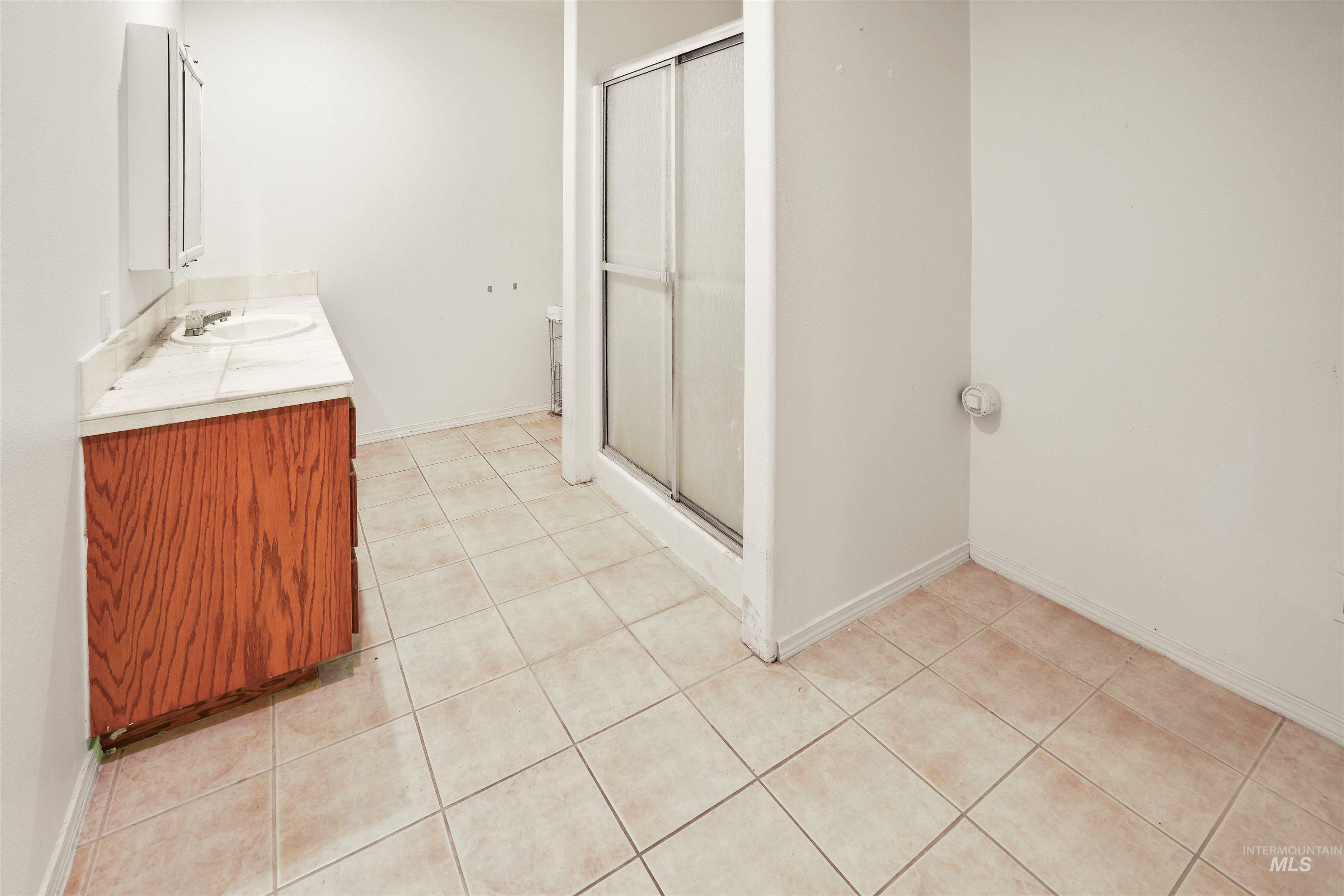 2750 S Perry Lane Property Photo 45