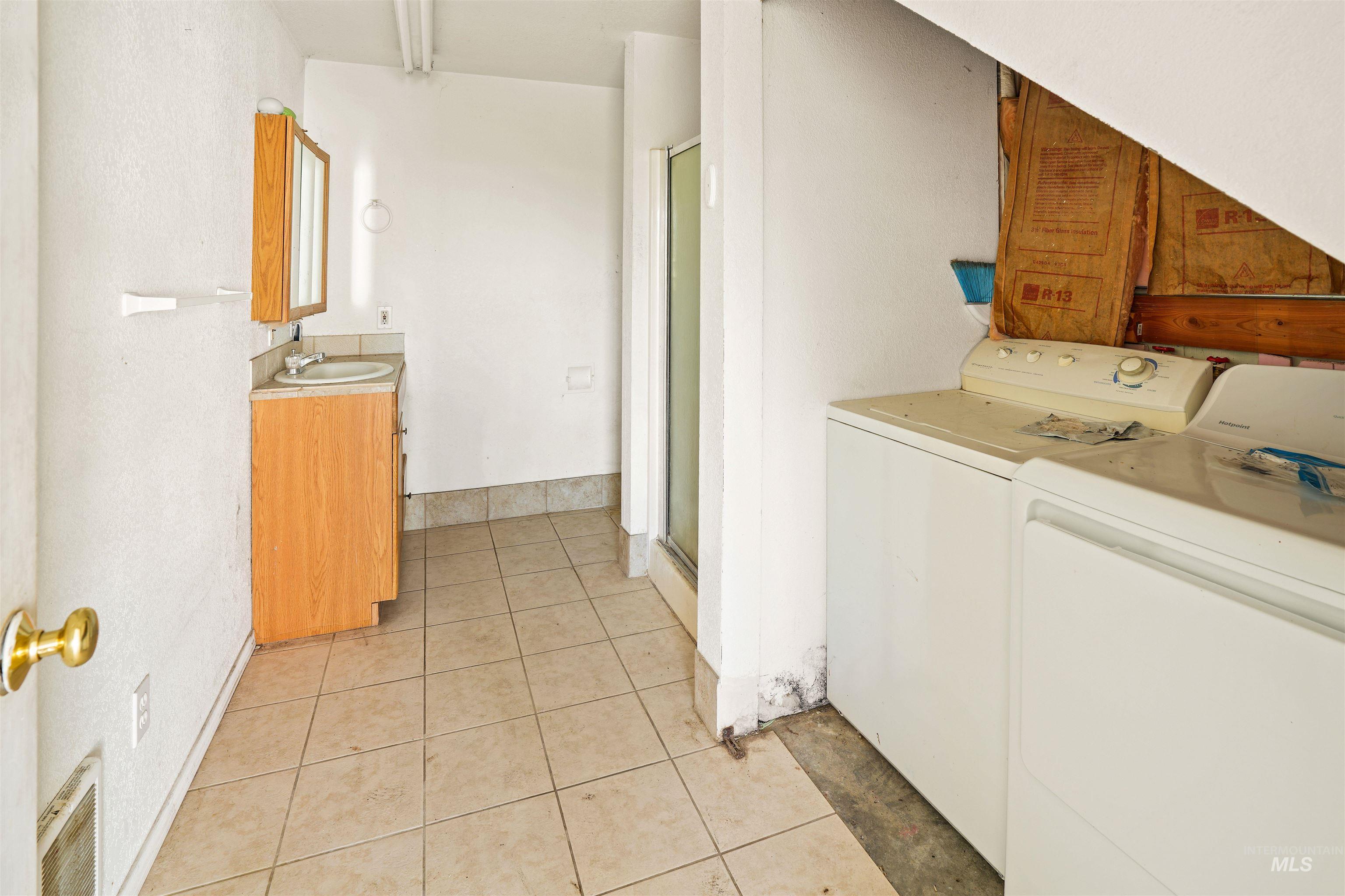 2750 S Perry Lane Property Photo 46