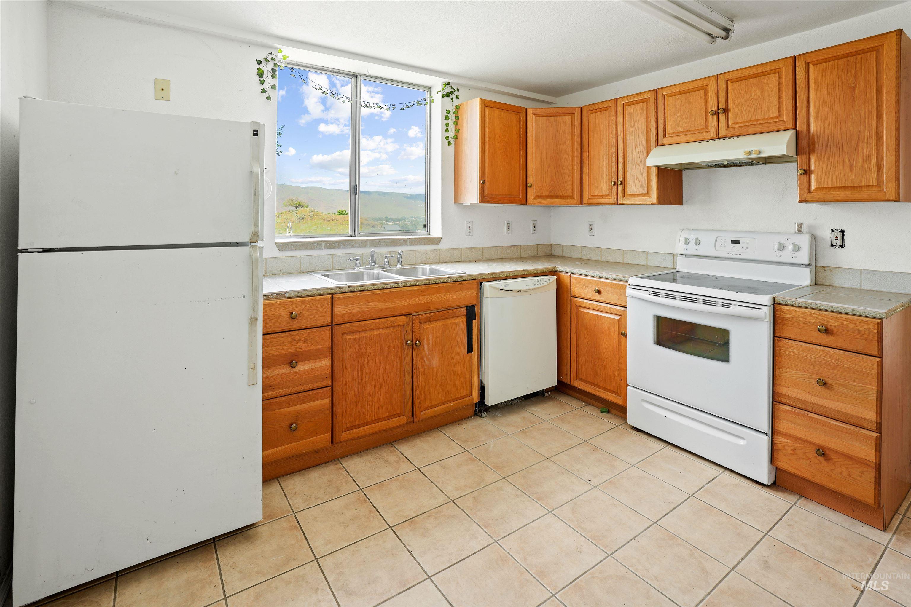 2750 S Perry Lane Property Photo 47