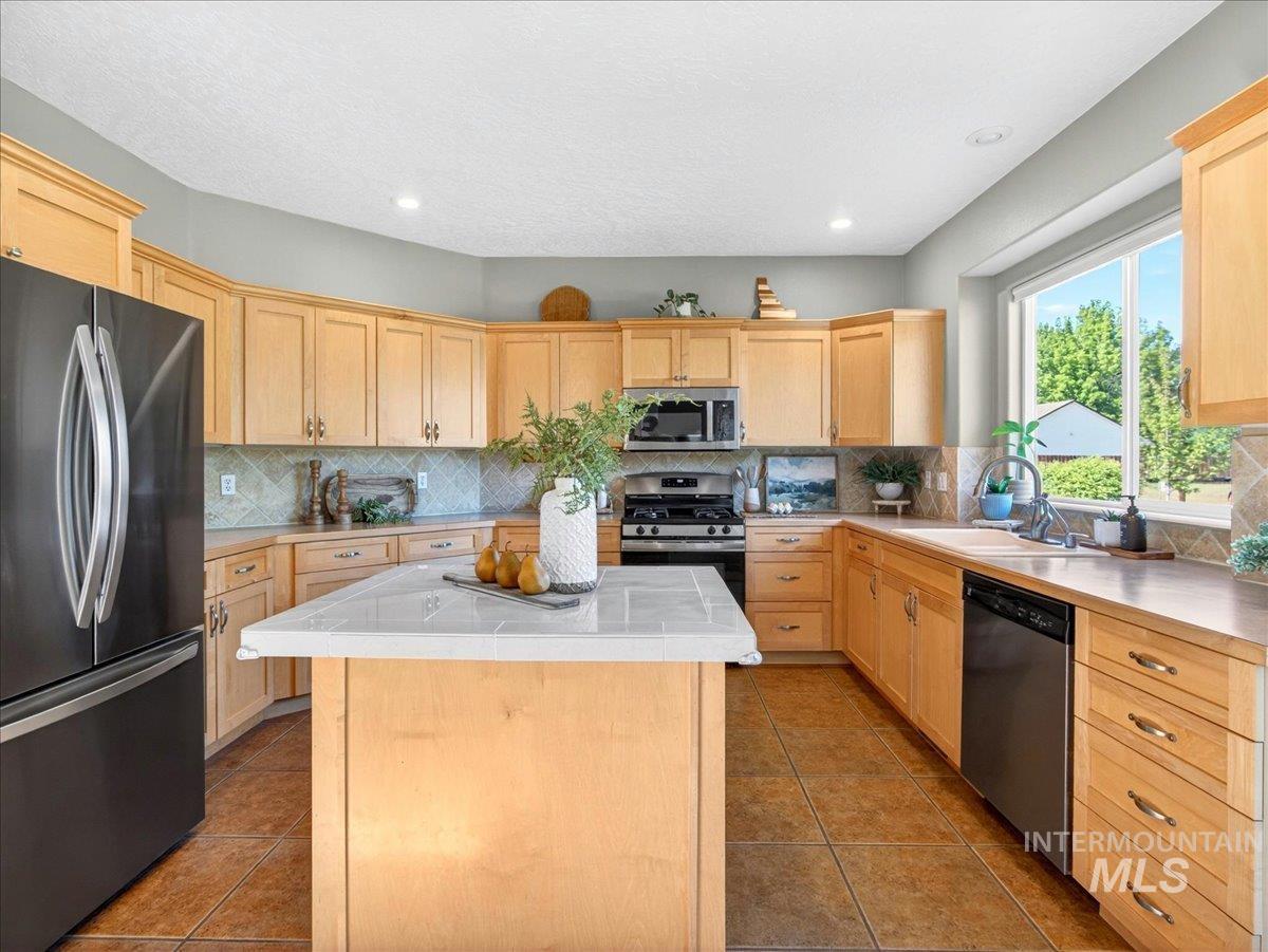 2220 Ua Ave Property Photo 16