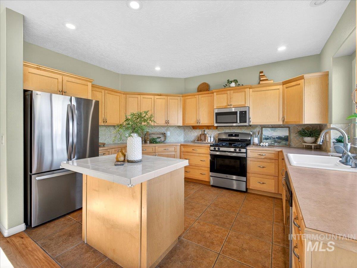 2220 Ua Ave Property Photo 17