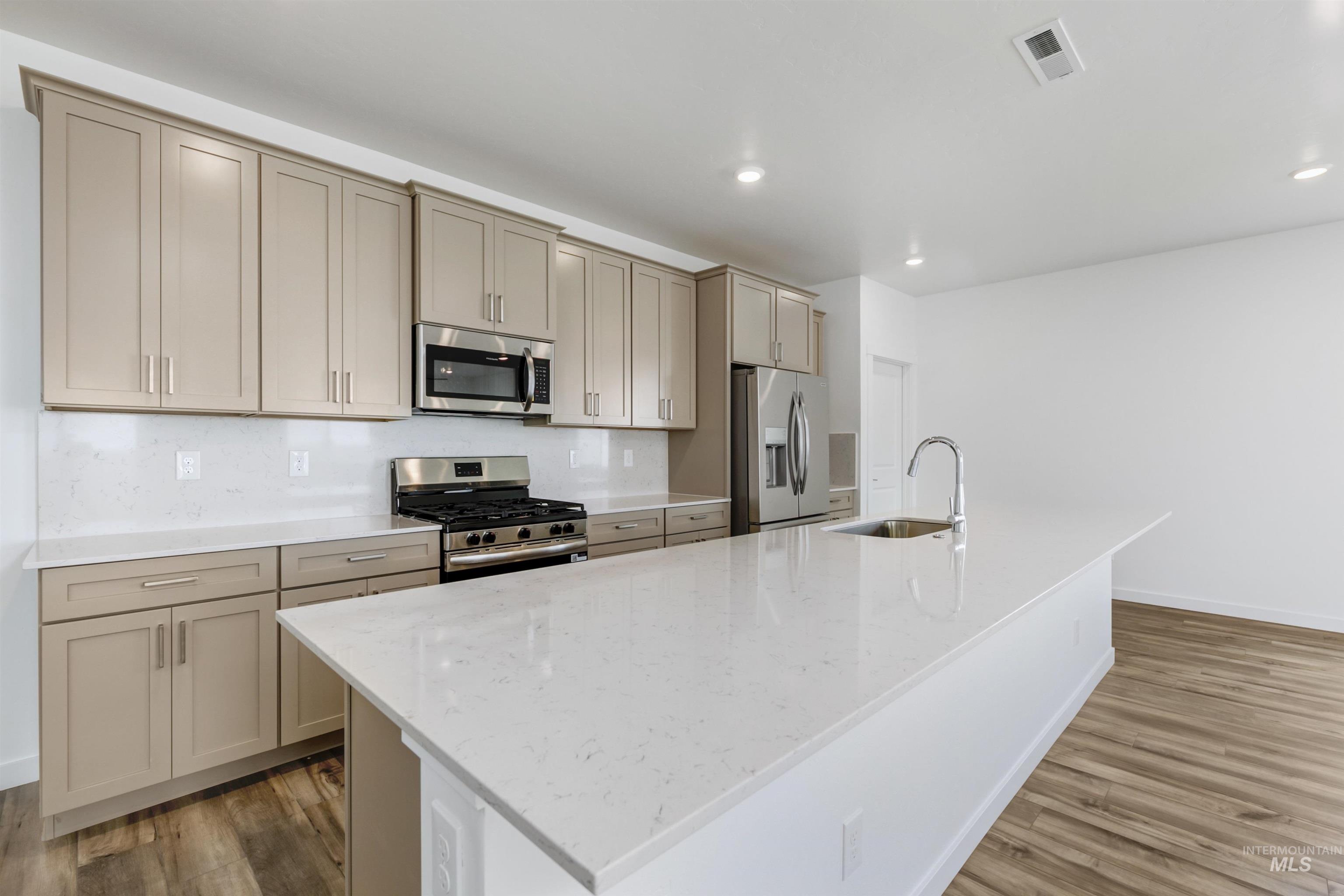 15114 Lenticular Ave Property Photo 4