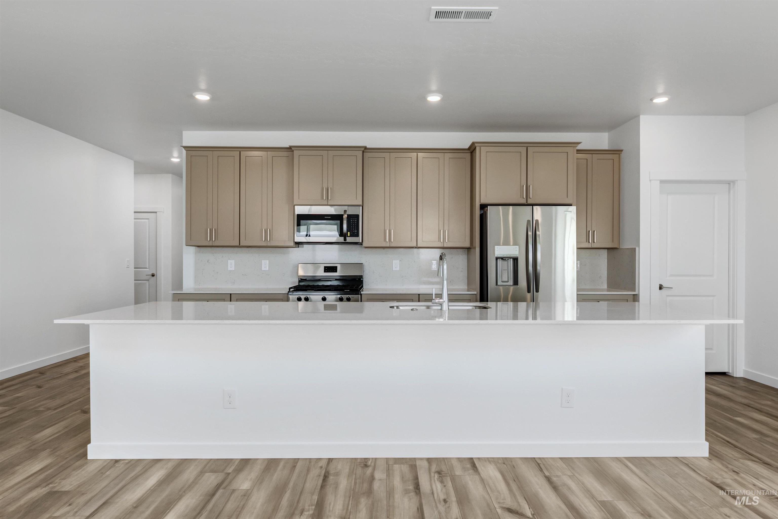 15114 Lenticular Ave Property Photo 5