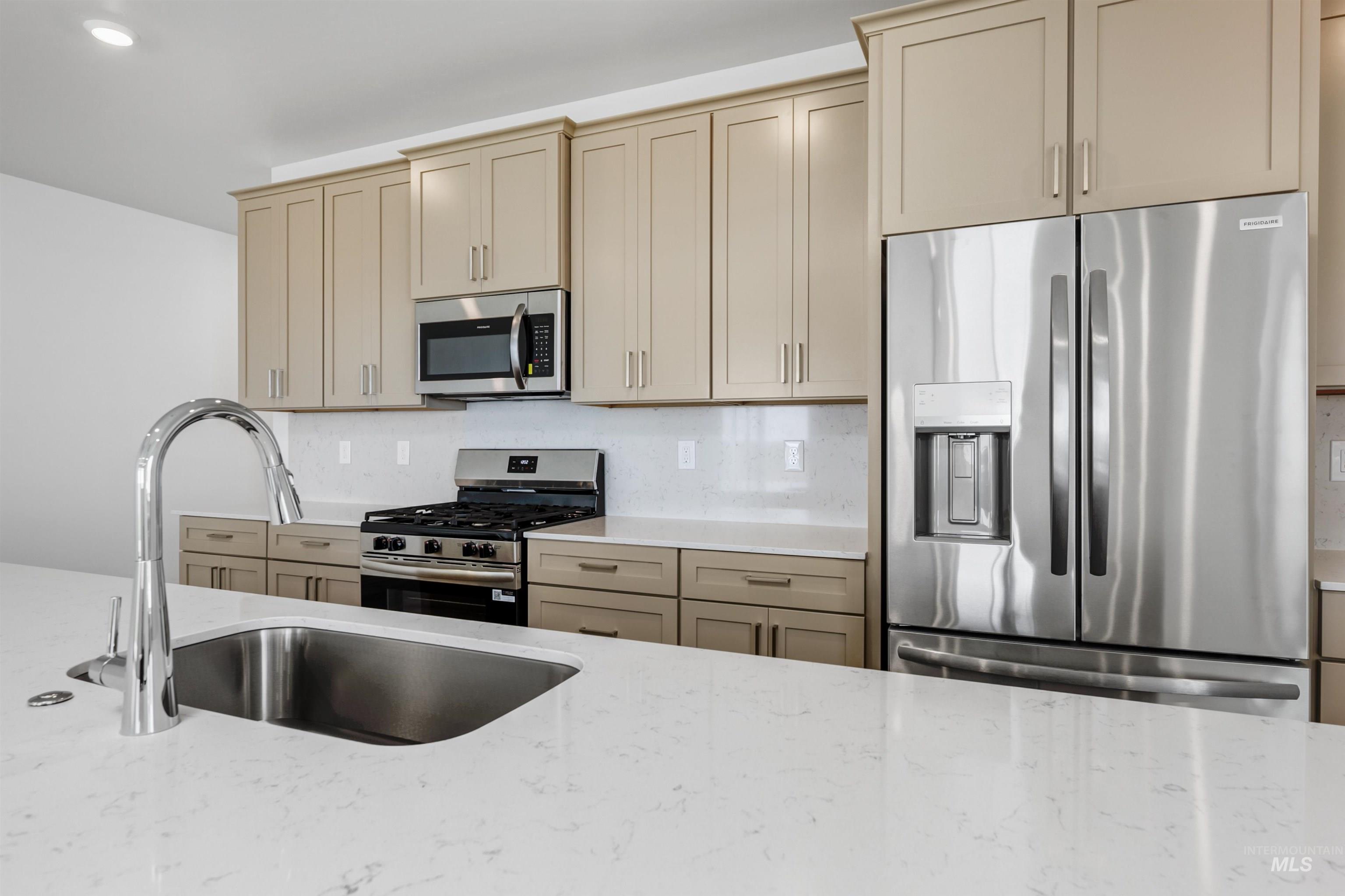 15114 Lenticular Ave Property Photo 6
