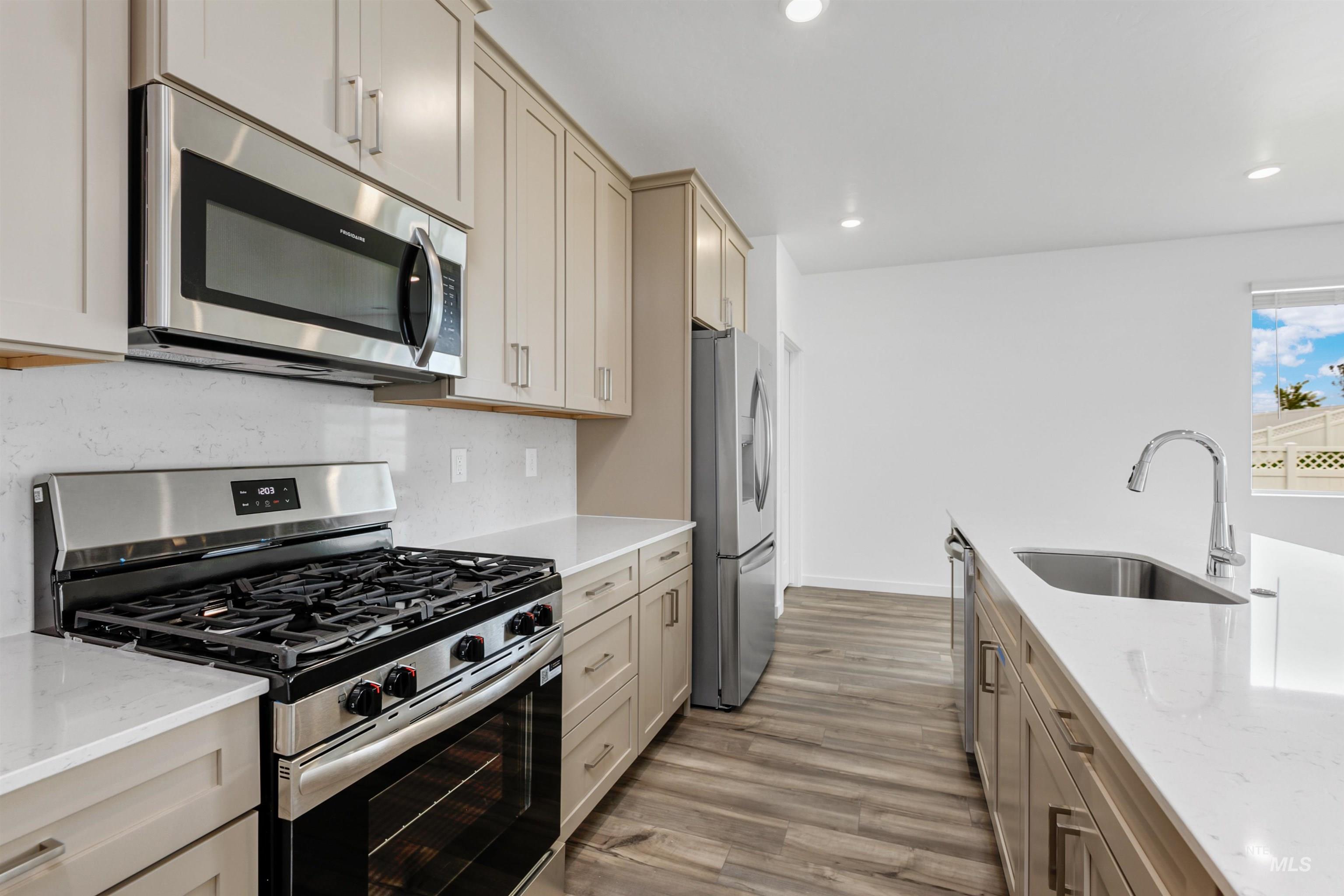 15114 Lenticular Ave Property Photo 7