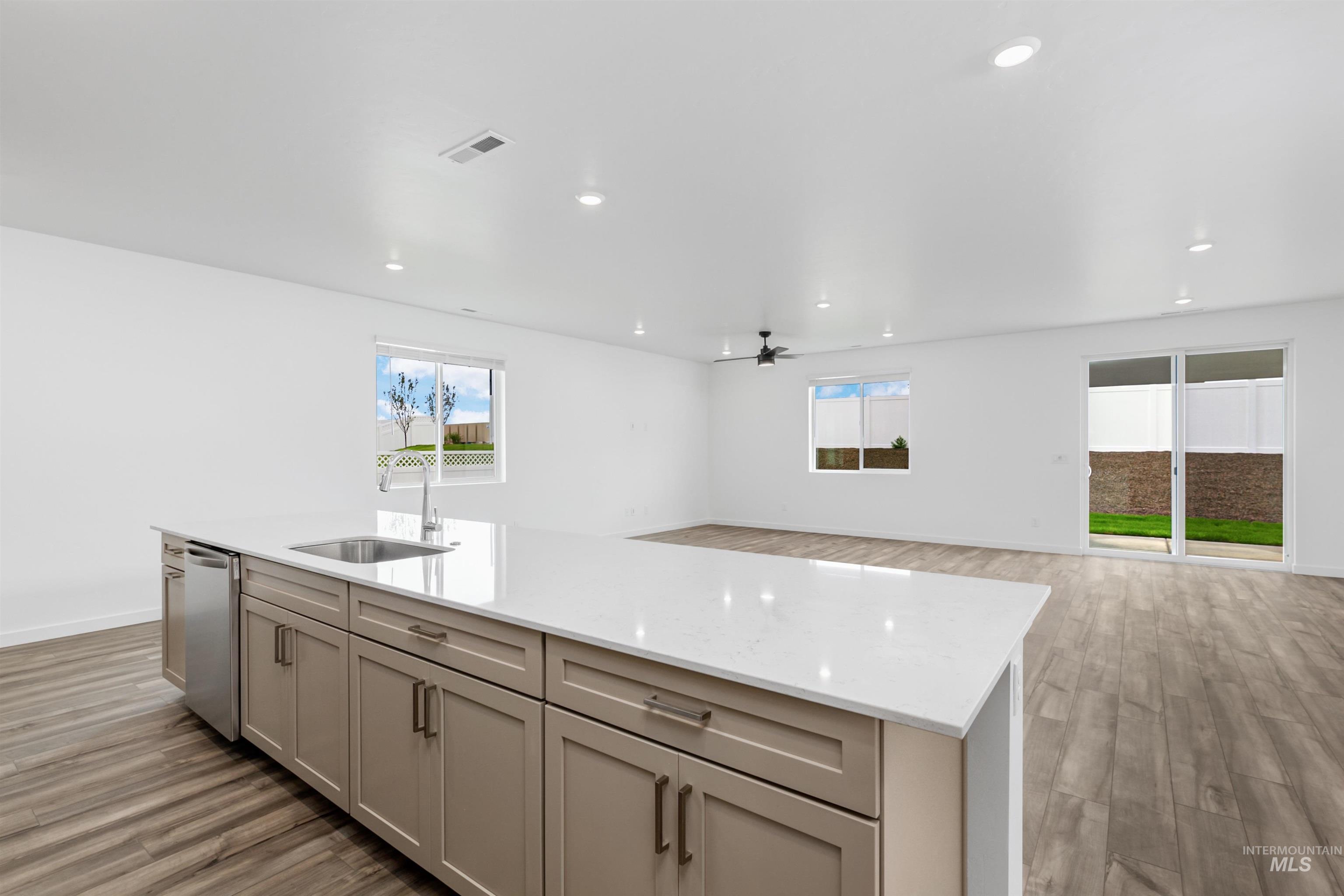 15114 Lenticular Ave Property Photo 8