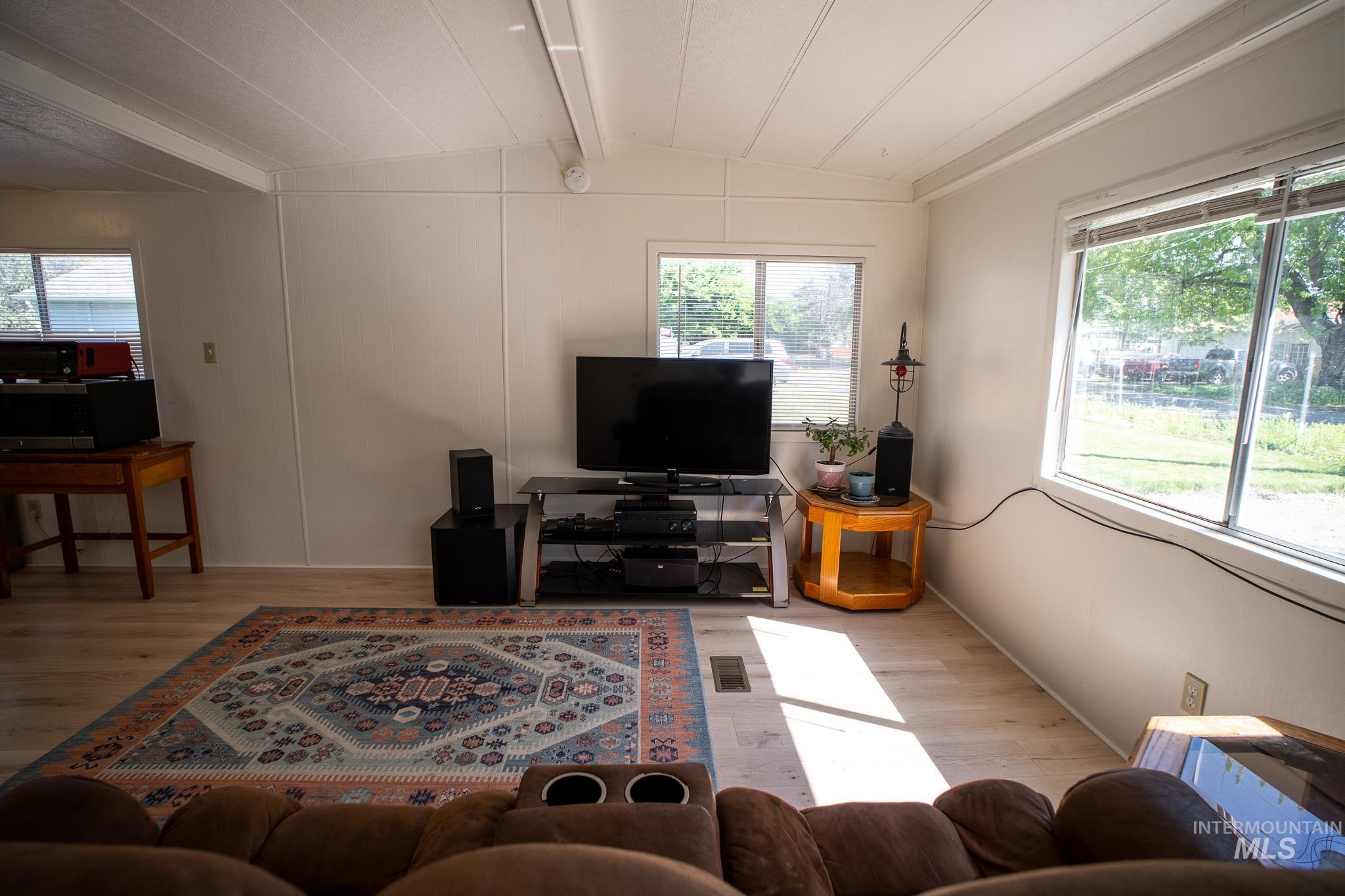3037 N Kimball St Property Photo 4