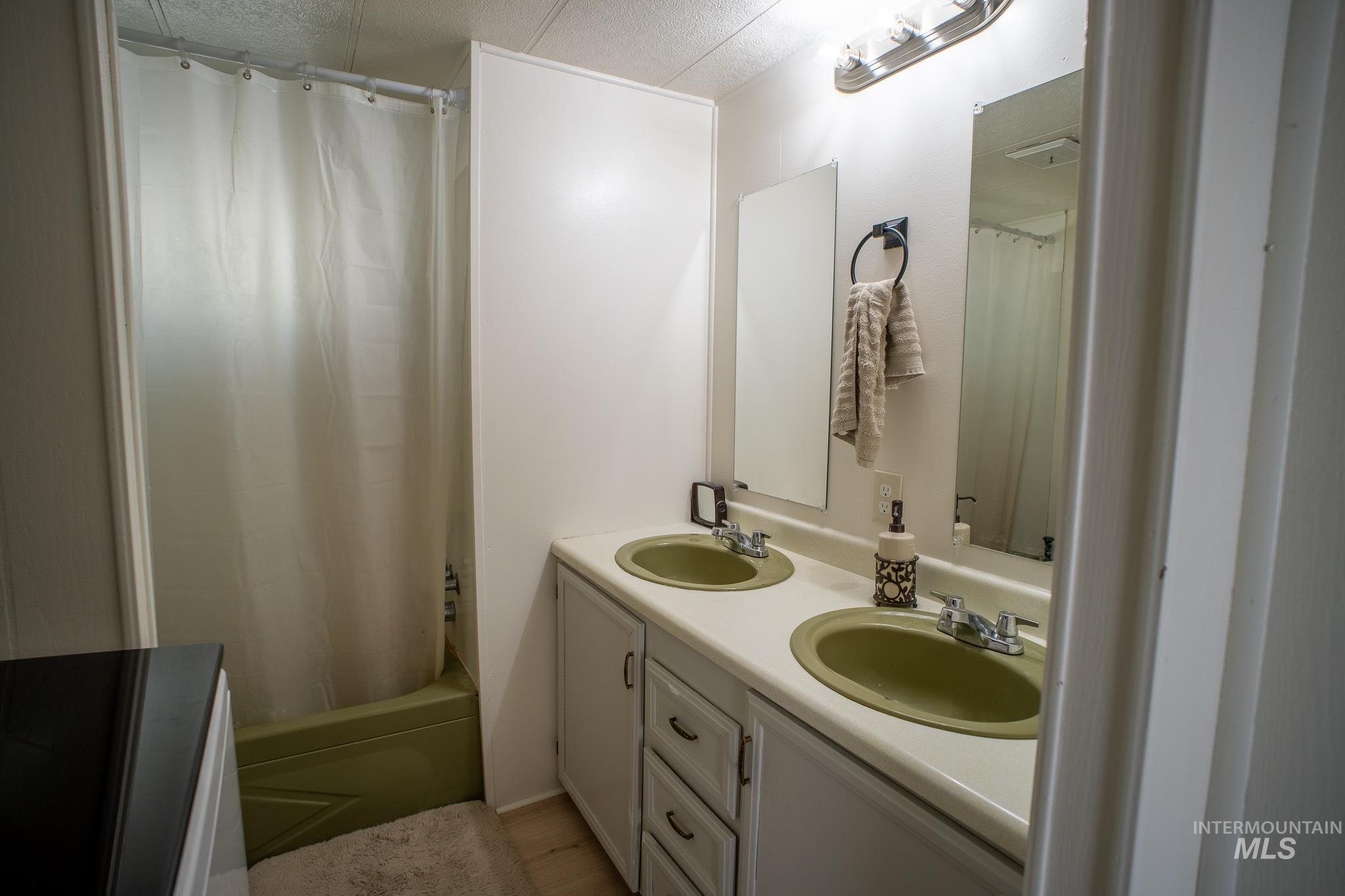 3037 N Kimball St Property Photo 16